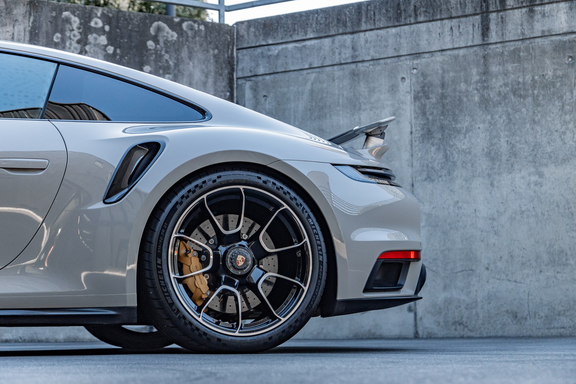 PORSCHE 911 Turbo S PDK-showroom-element-1