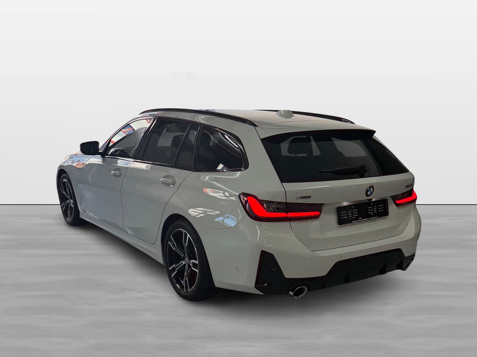 BMW 320d xDrive 48V Touring Steptronic M Sport-showroom-element-3