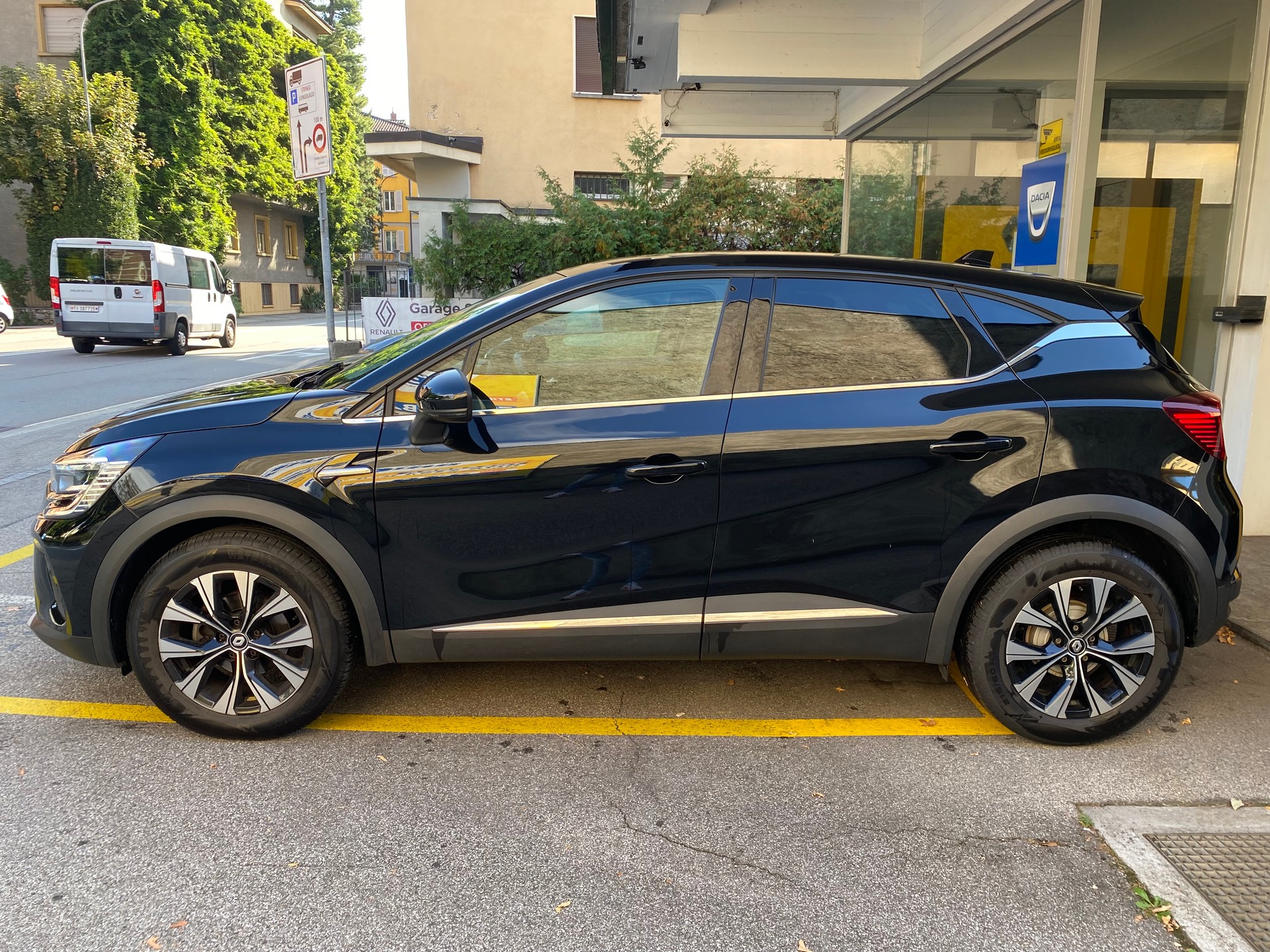 RENAULT Captur 1.3 TCe Techno EDC-image-1