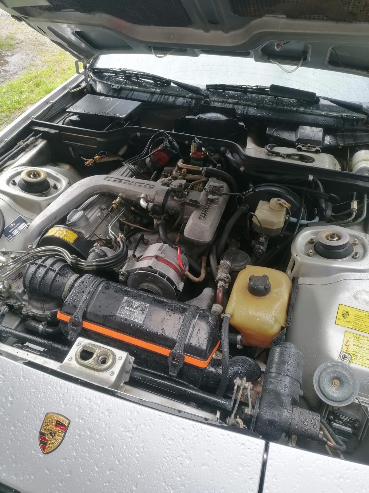 PORSCHE 924 Turbo-image-4