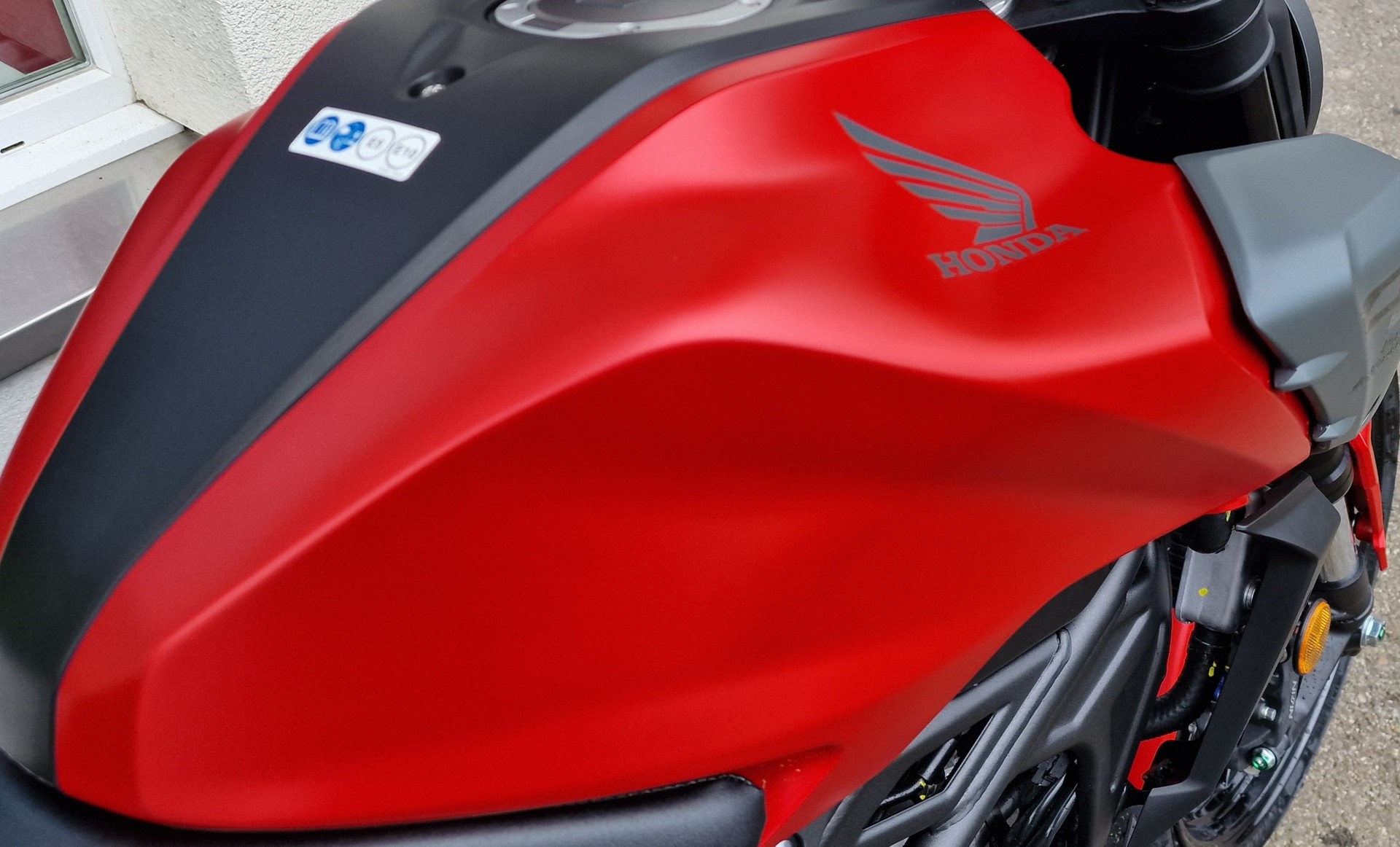 HONDA CB 125 R - 2026-image-1