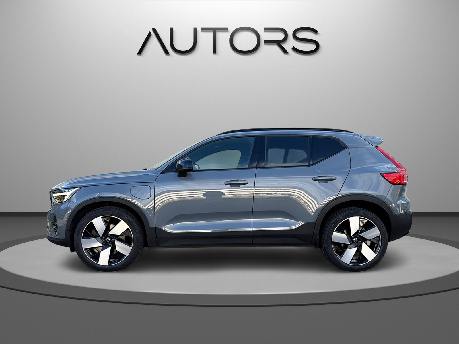VOLVO XC40 T5 PHEV Ultimate Dark DCT-showroom-element-3
