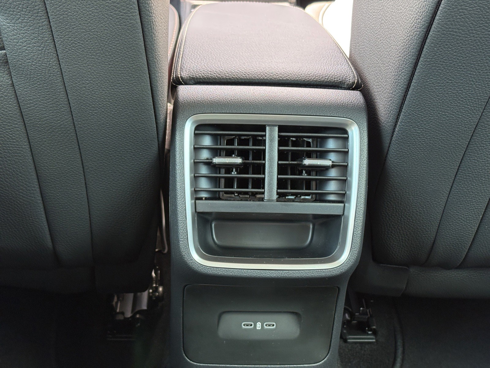SKODA Octavia Combi 2.0 TDI DSG Selection-image-15