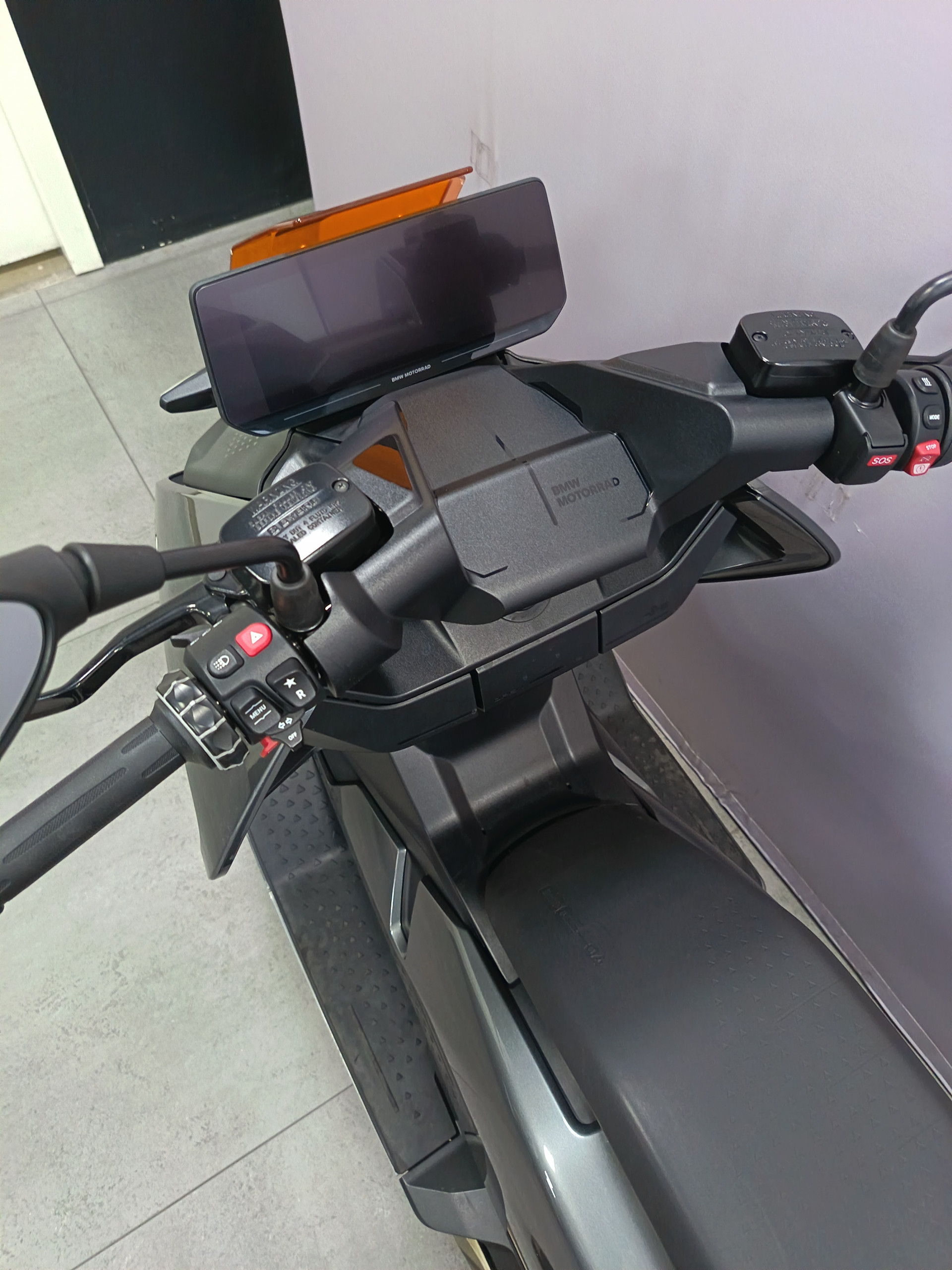 BMW CE 04-image-4