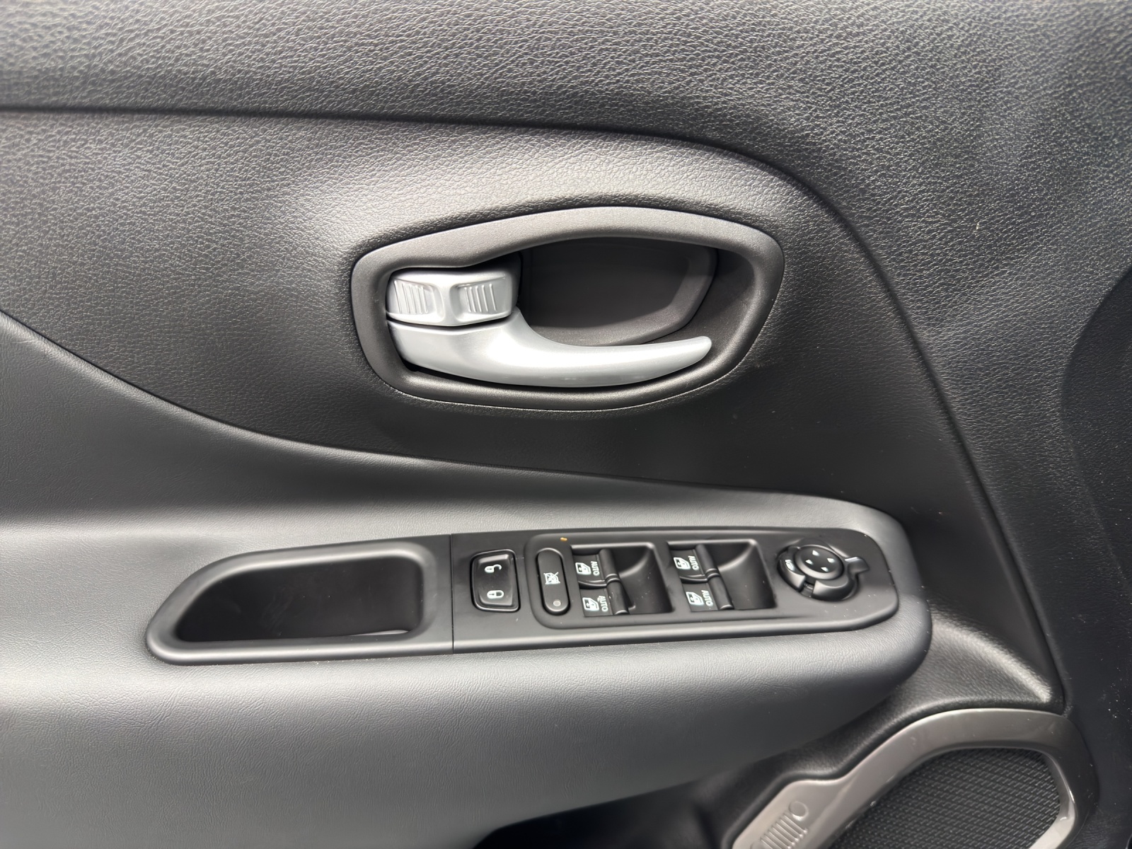 JEEP Renegade 1.5 Turbo Summit&Sky-image-11