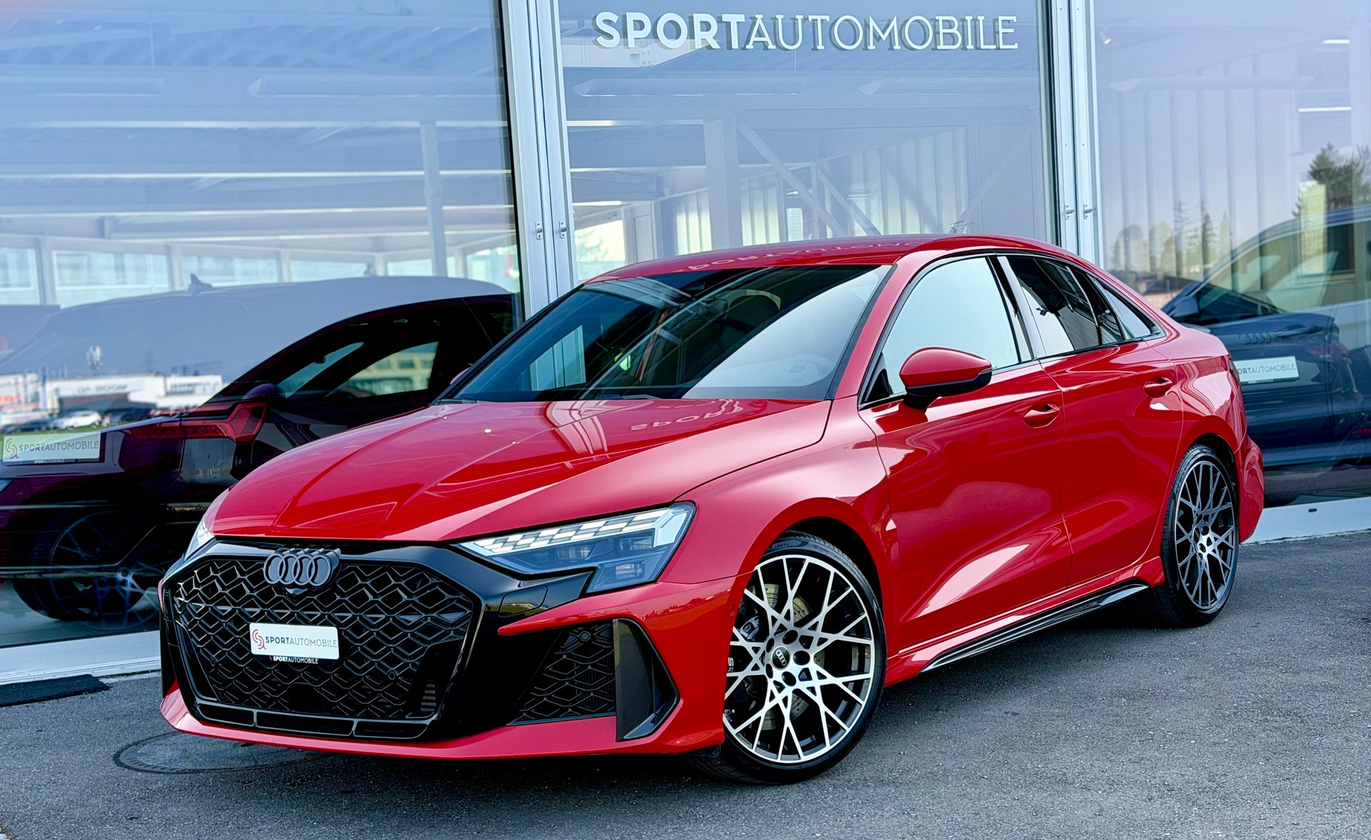 AUDI RS3 Limousine 2.5 TSI quattro S-tronic *280KM/H - CARBON - SCHALENSITZE - SONOS*-showroom-element-1