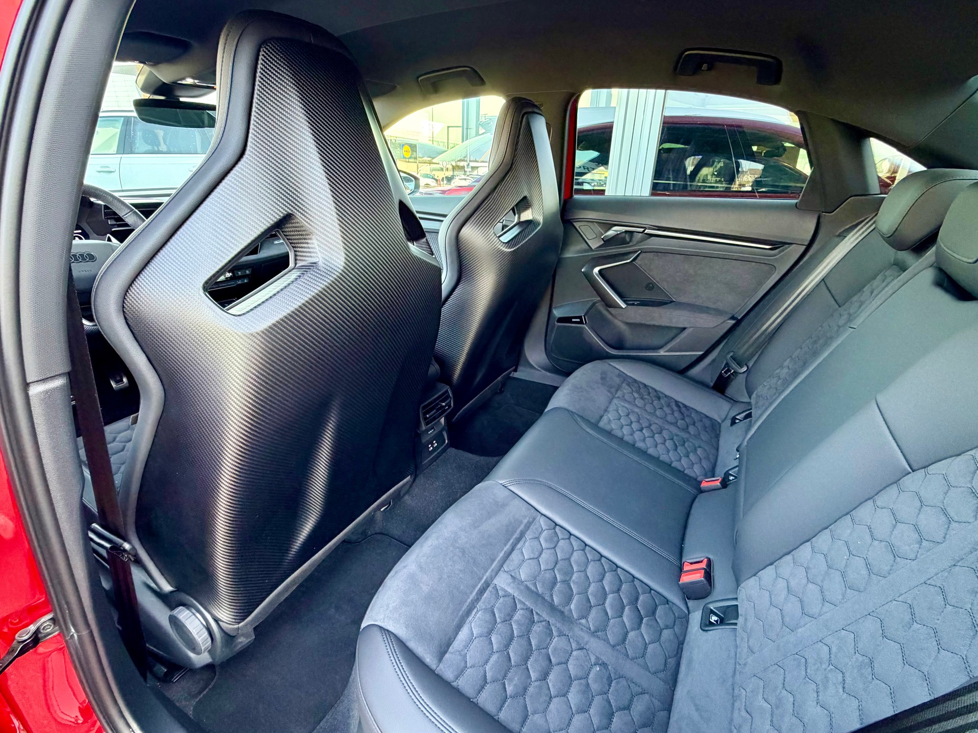 AUDI RS3 Limousine 2.5 TSI quattro S-tronic *280KM/H - CARBON - SCHALENSITZE - SONOS*-image-9