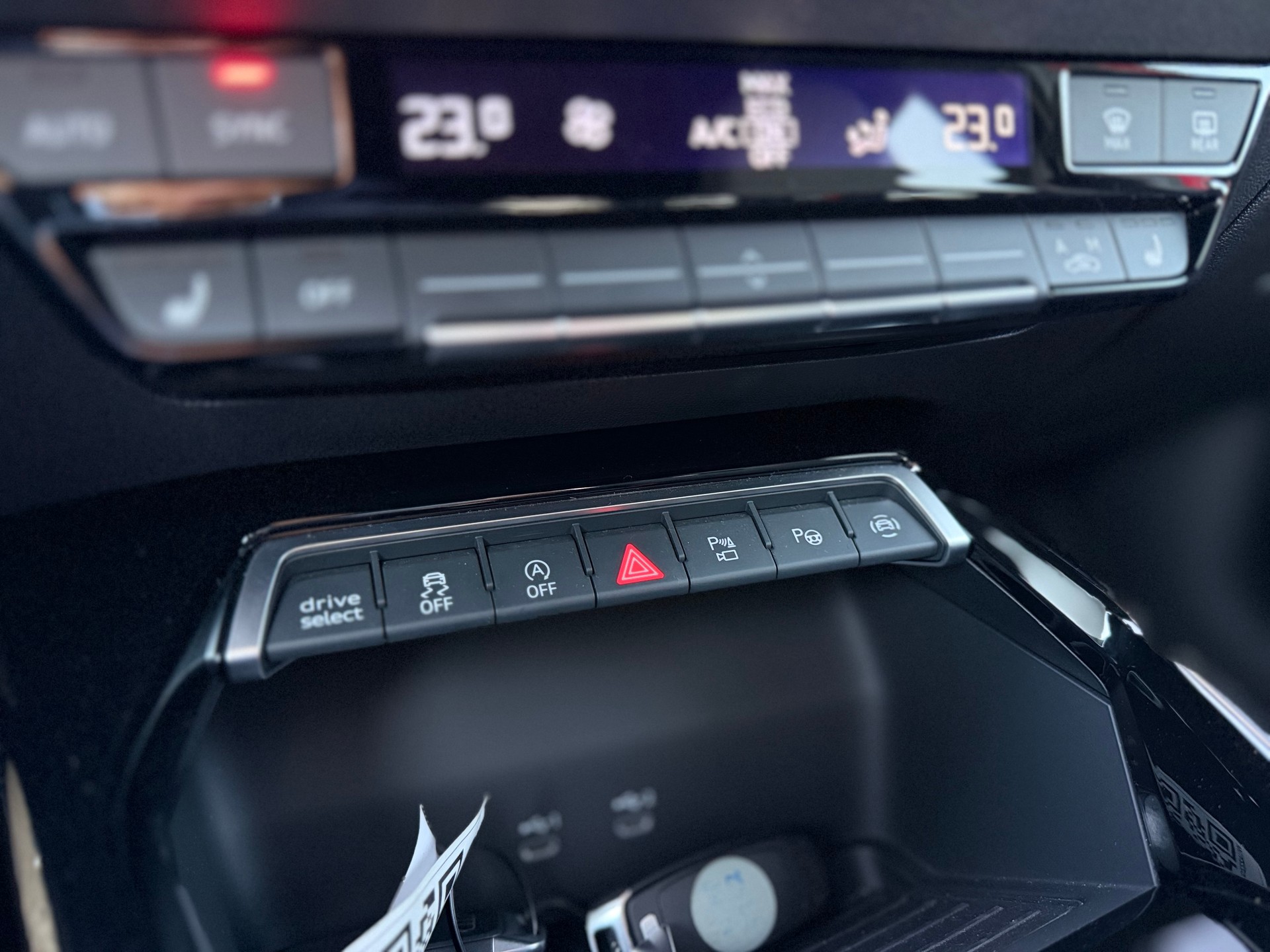 AUDI RS3 Limousine 2.5 TSI quattro S-tronic *280KM/H - CARBON - SCHALENSITZE - SONOS*-image-24