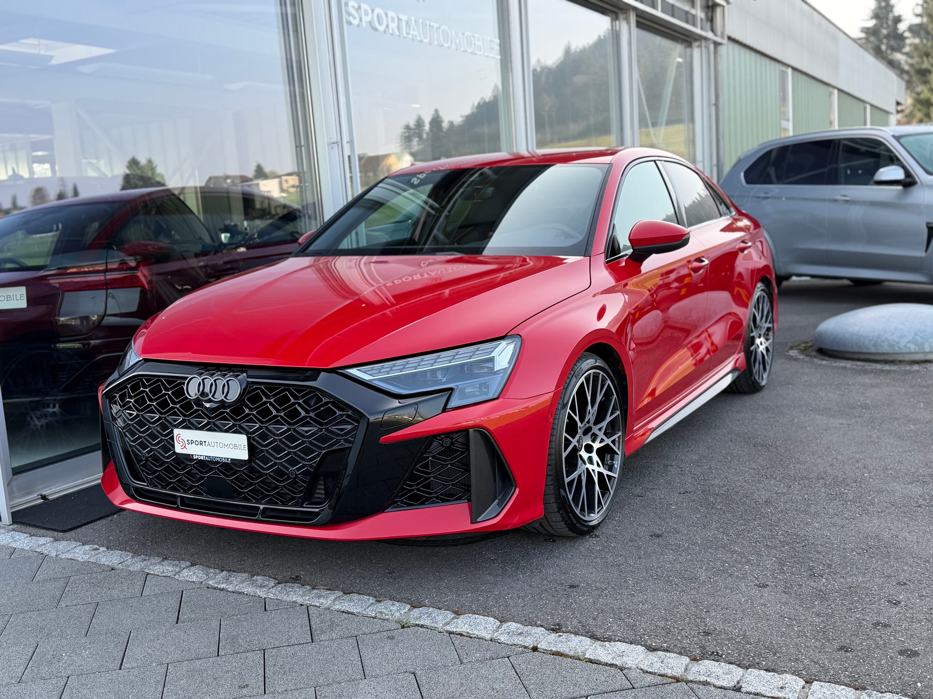 AUDI RS3 Limousine 2.5 TSI quattro S-tronic *280KM/H - CARBON - SCHALENSITZE - SONOS*-image-4
