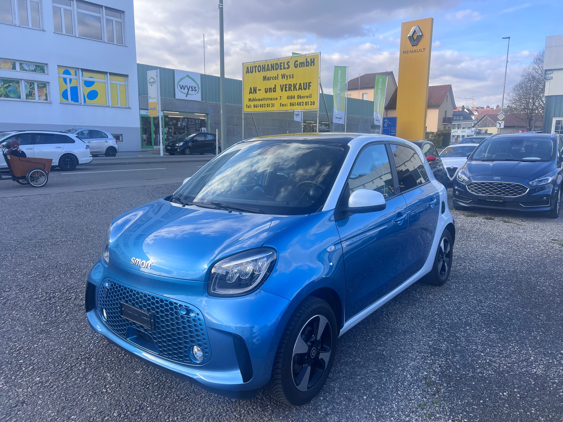 SMART forfour EQ-showroom-element-2