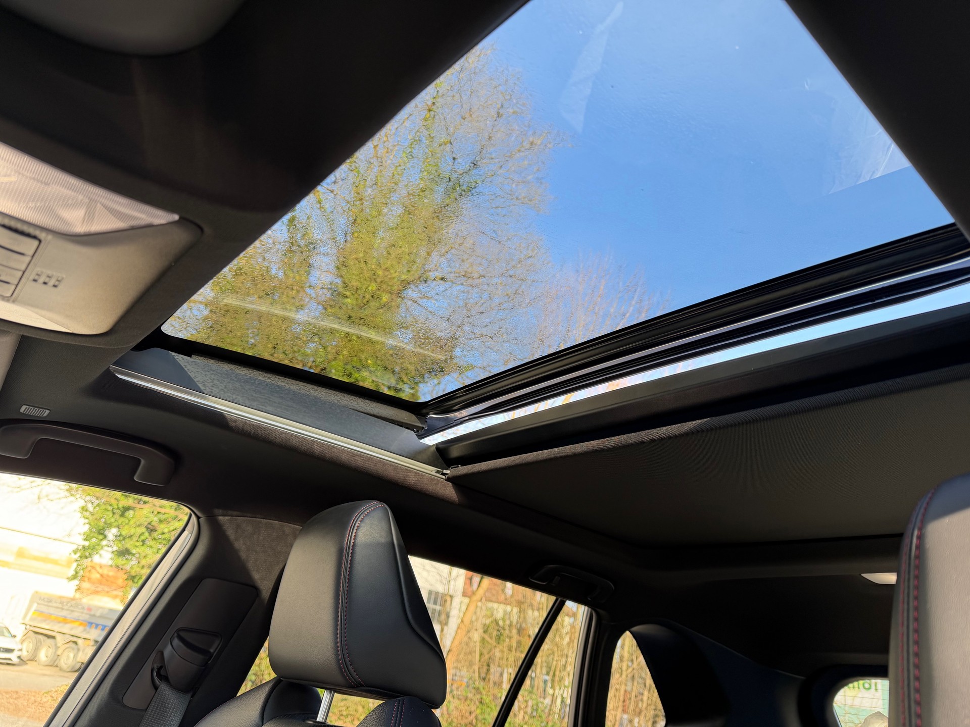 TOYOTA RAV-4 2.5 PHEV Platinum e-CVT 4WD-image-5