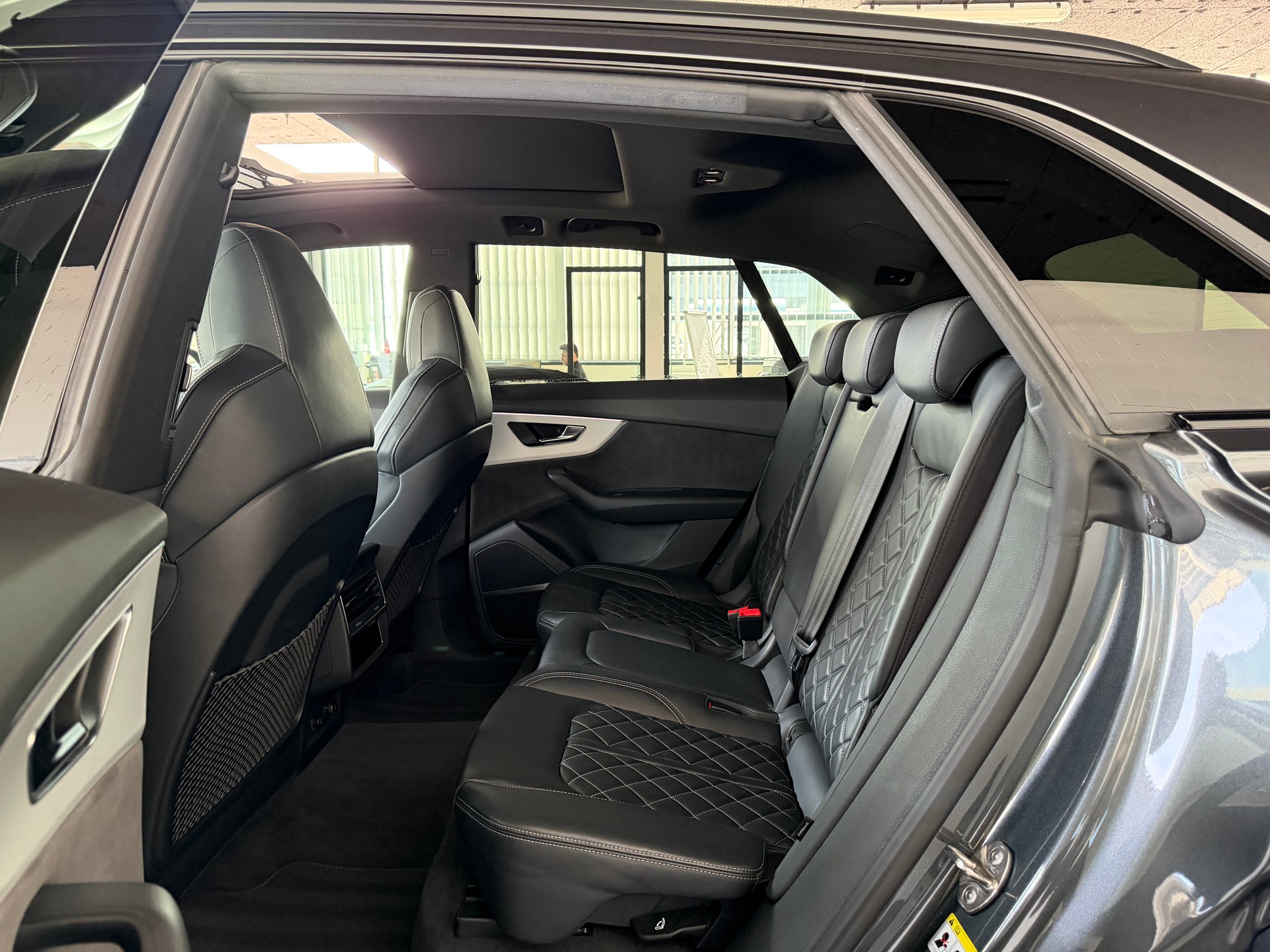 AUDI SQ8 4.0 V8 TFSI 508 PS 4X4 quattro tiptronic-image-13