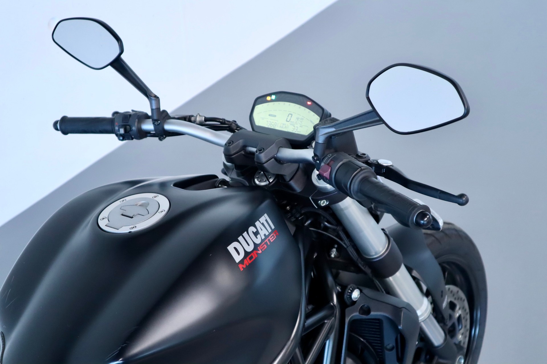 DUCATI Monster 821 | SCHWARZ MATT | TOP ZUSTAND-image-6