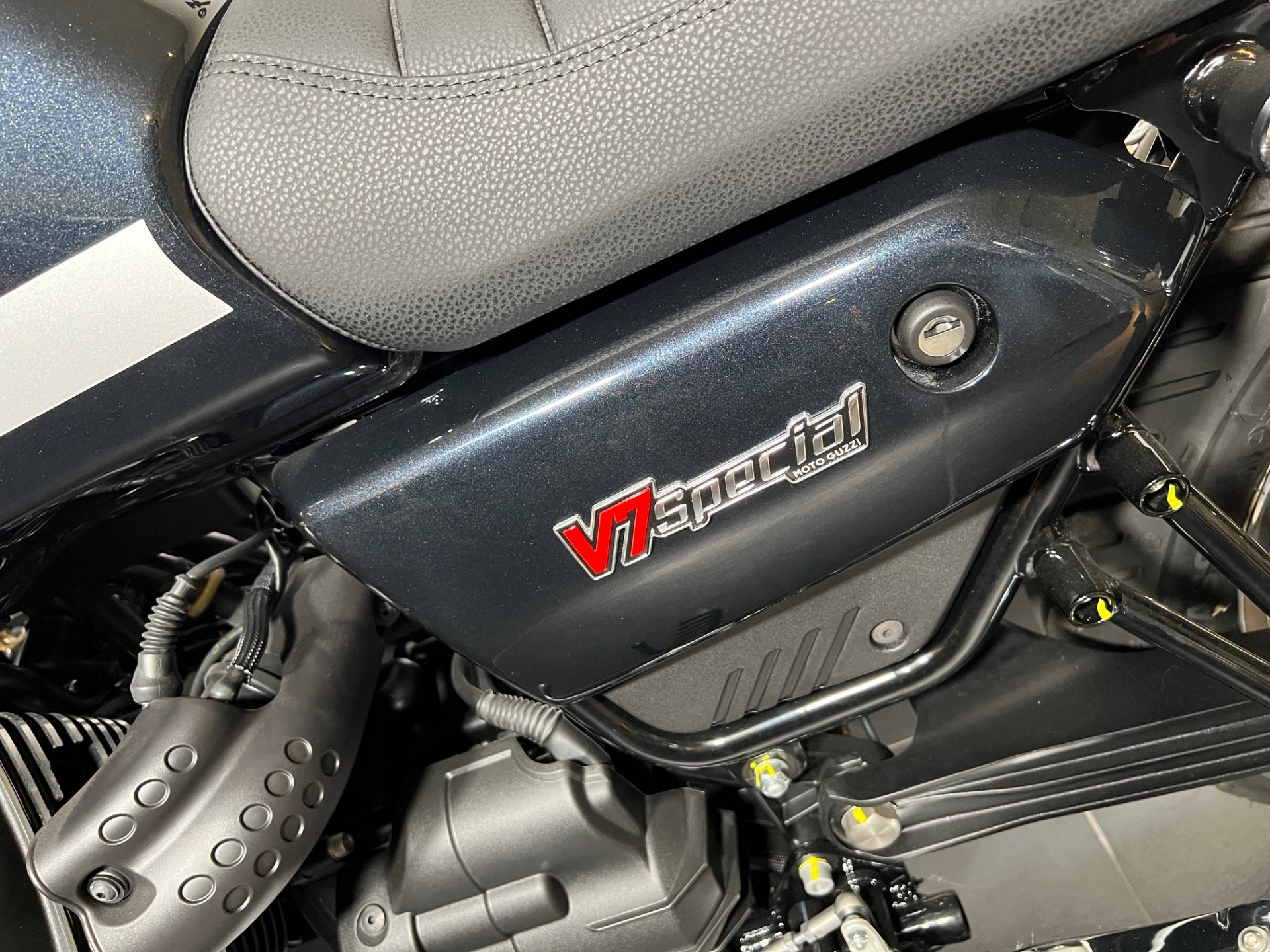MOTO GUZZI V7 850 Special-image-3