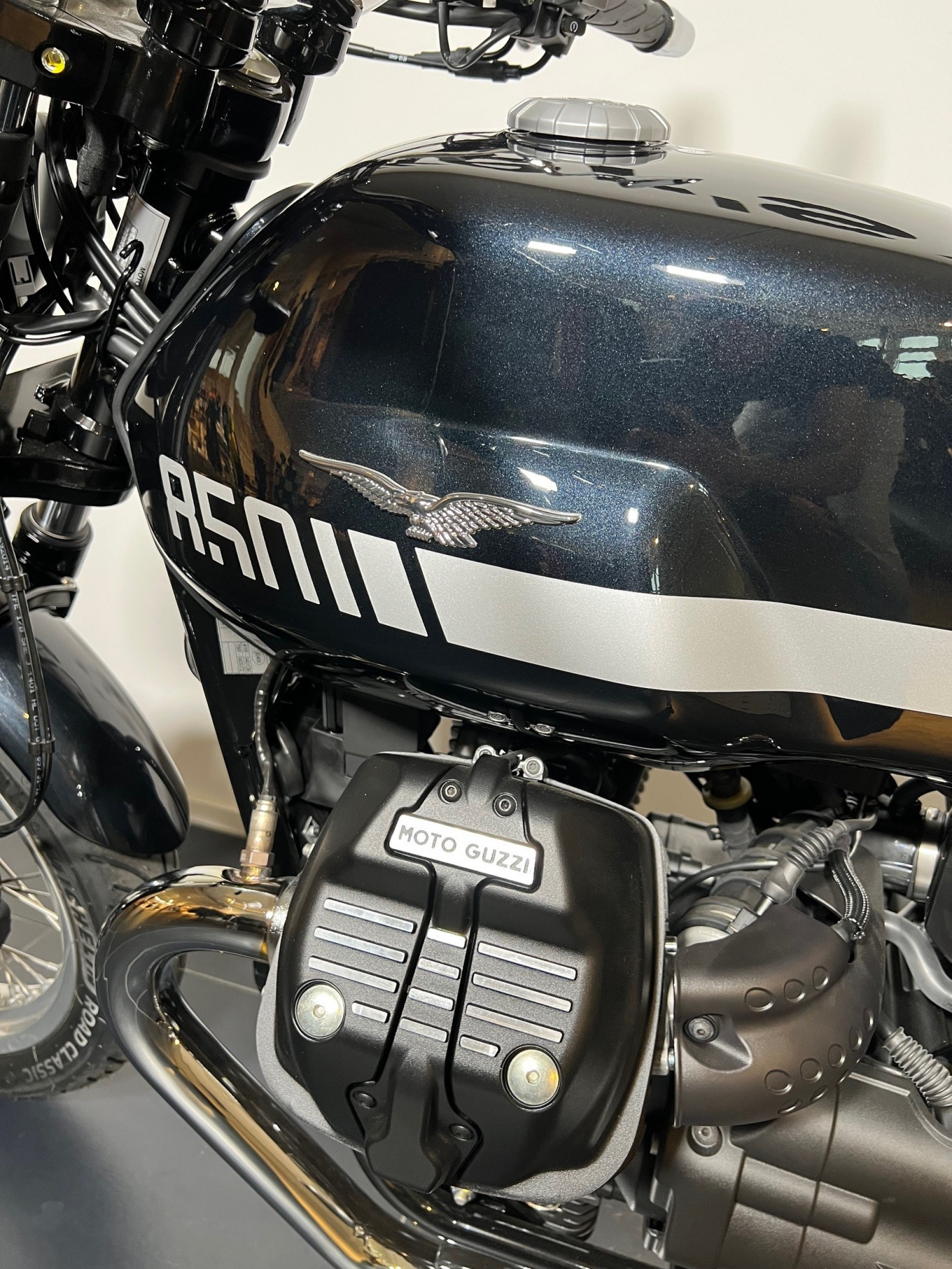 MOTO GUZZI V7 850 Special-image-2