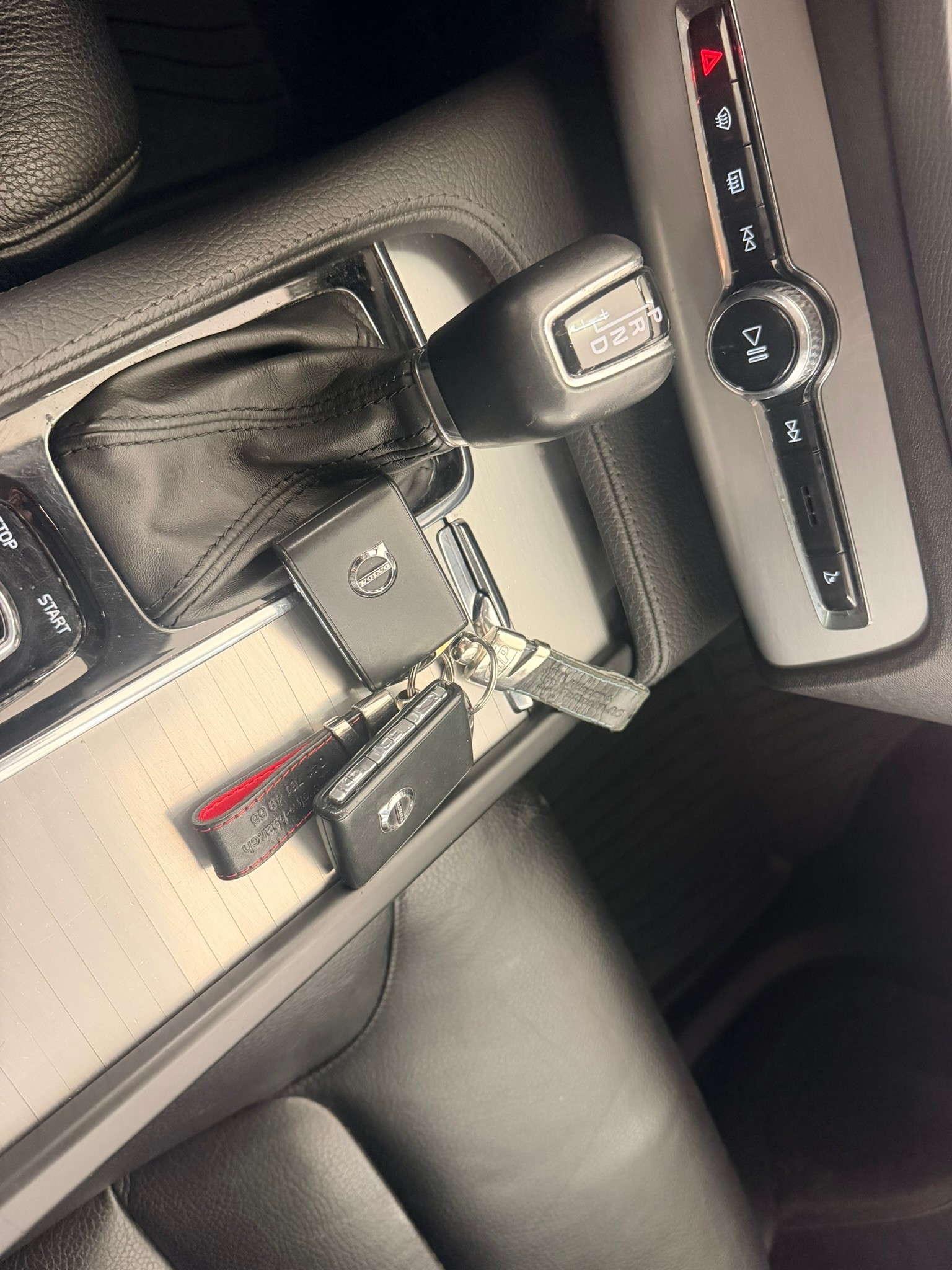 VOLVO XC90 D5 AWD Inscription Geartronic-image-26