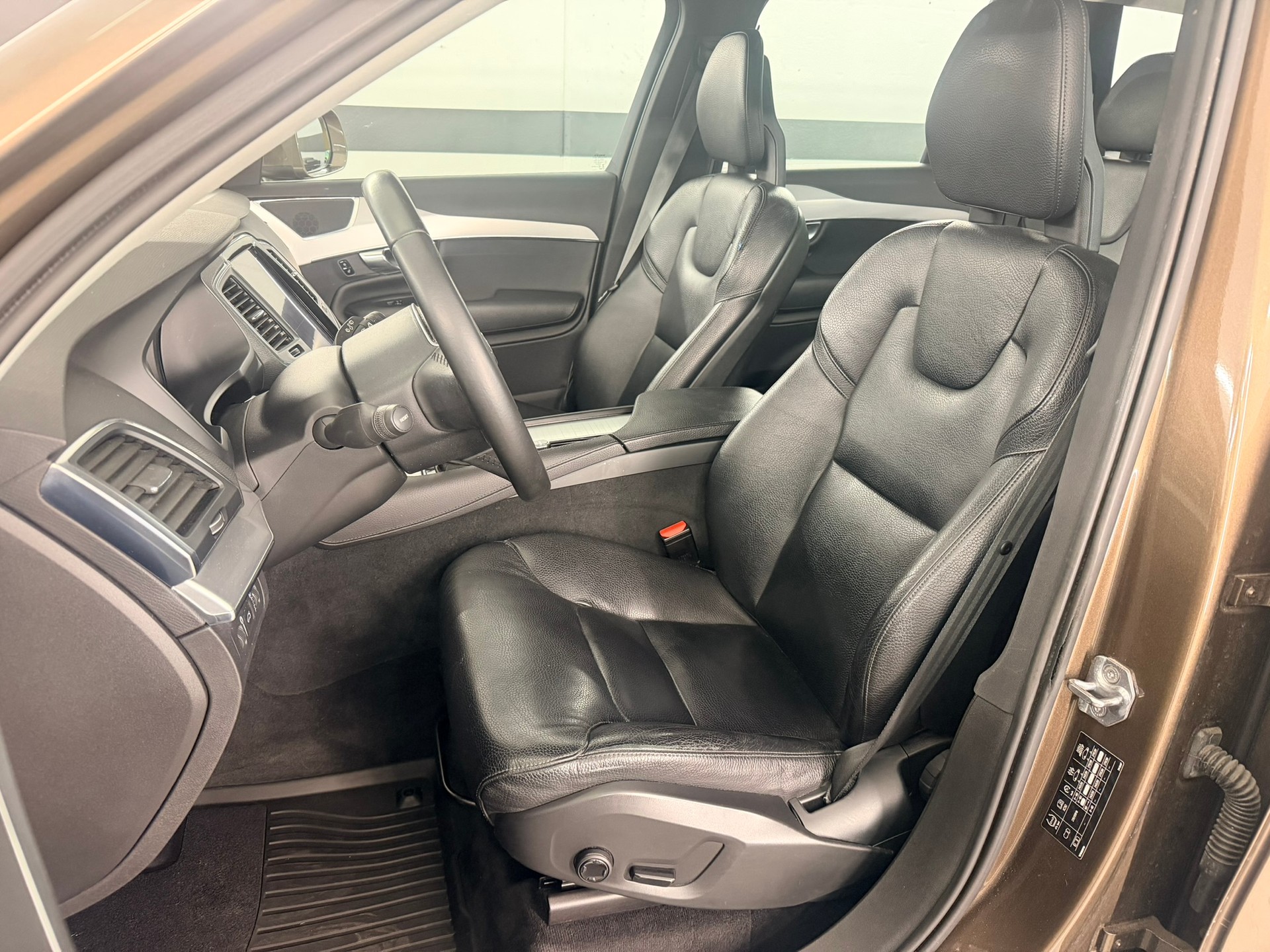 VOLVO XC90 D5 AWD Inscription Geartronic-image-18