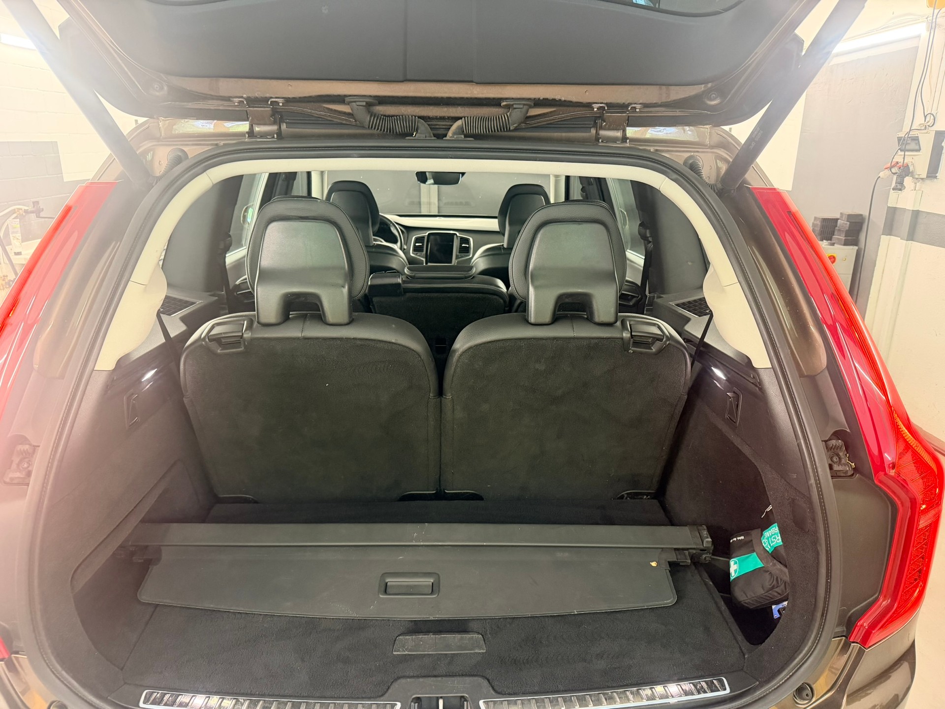 VOLVO XC90 D5 AWD Inscription Geartronic-image-9