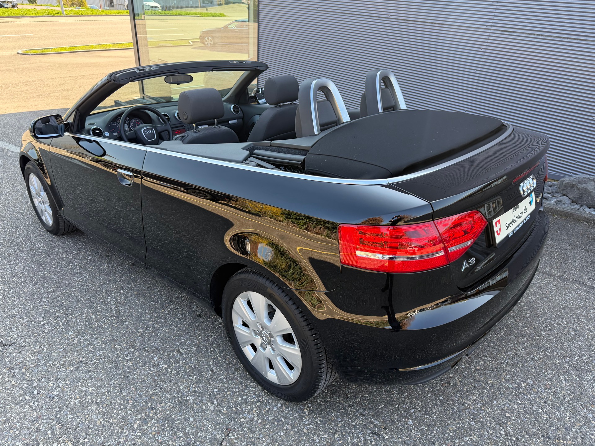 AUDI A3 Cabriolet 1.2 TFSI Attraction-image-17