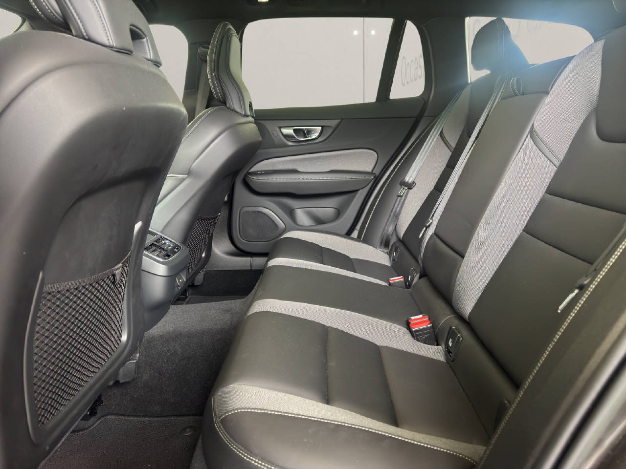 VOLVO V60 2.0 B5 Ultimate Dark AWD-image-18