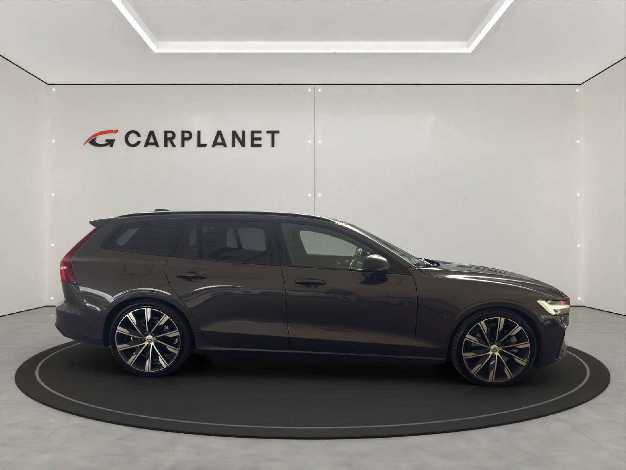 VOLVO V60 2.0 B5 Ultimate Dark AWD-image-4