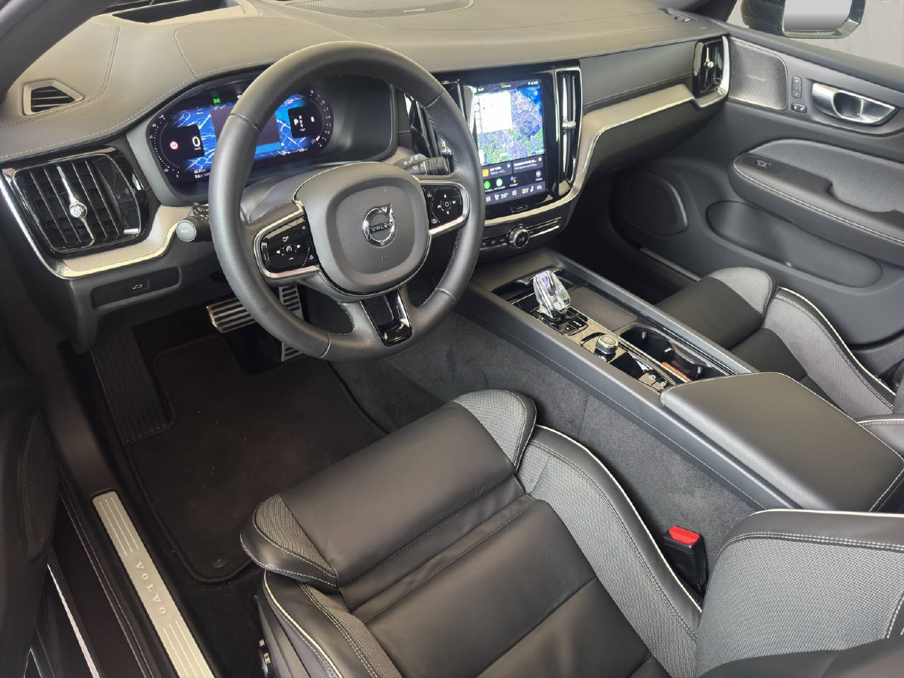 VOLVO V60 2.0 B5 Ultimate Dark AWD-image-9