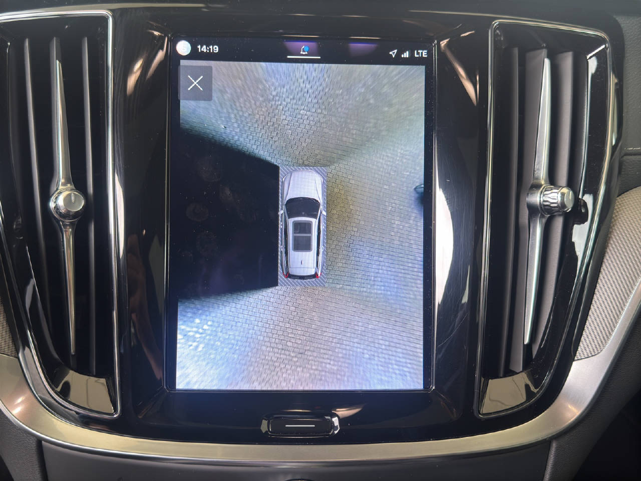 VOLVO V60 2.0 B5 Ultimate Dark AWD-image-14
