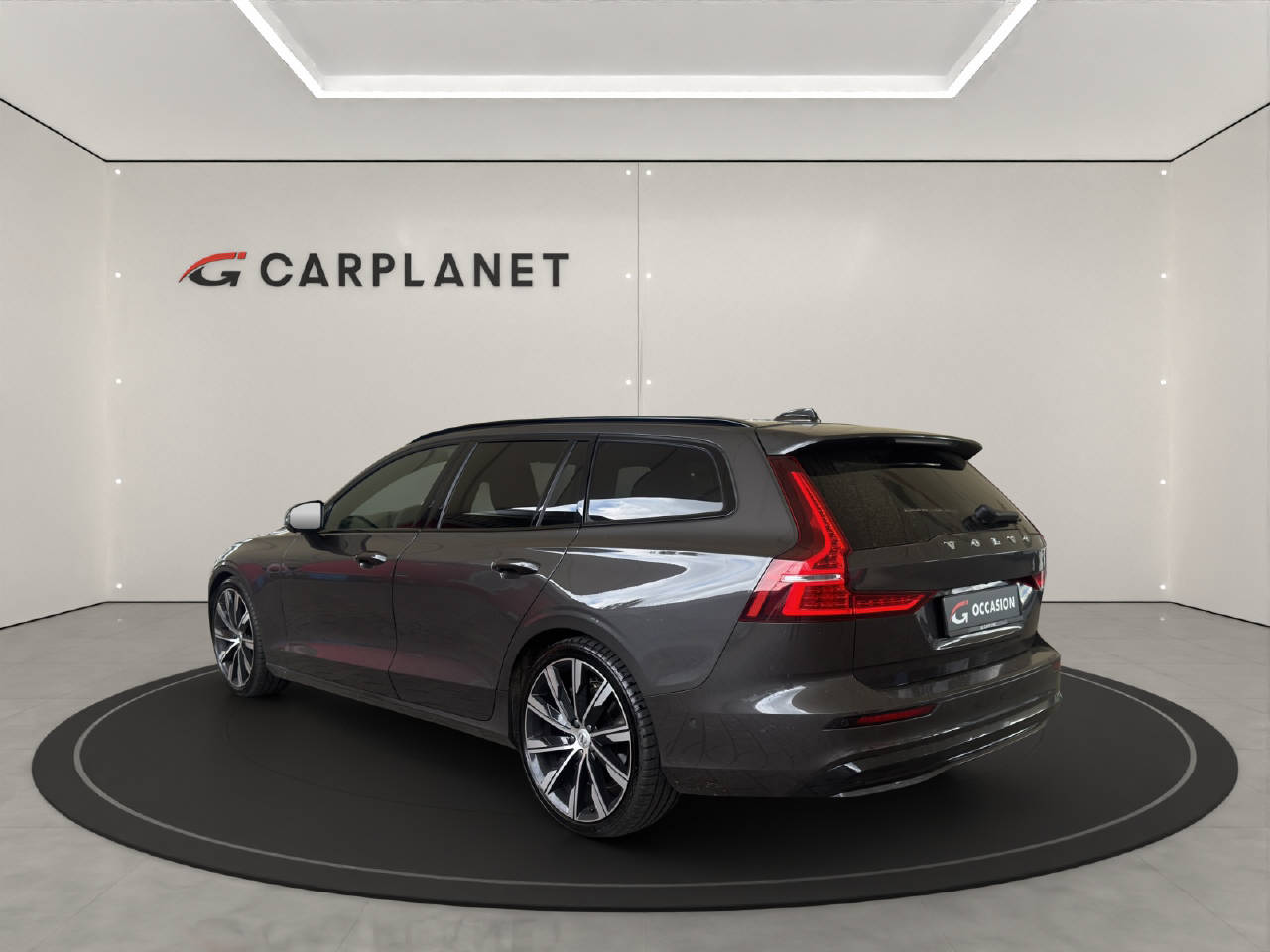 VOLVO V60 2.0 B5 Ultimate Dark AWD-image-5