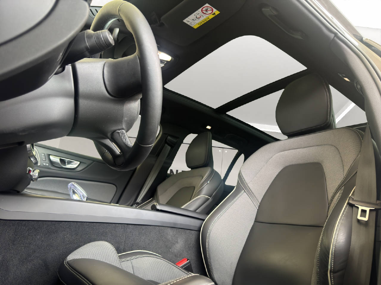 VOLVO V60 2.0 B5 Ultimate Dark AWD-image-11