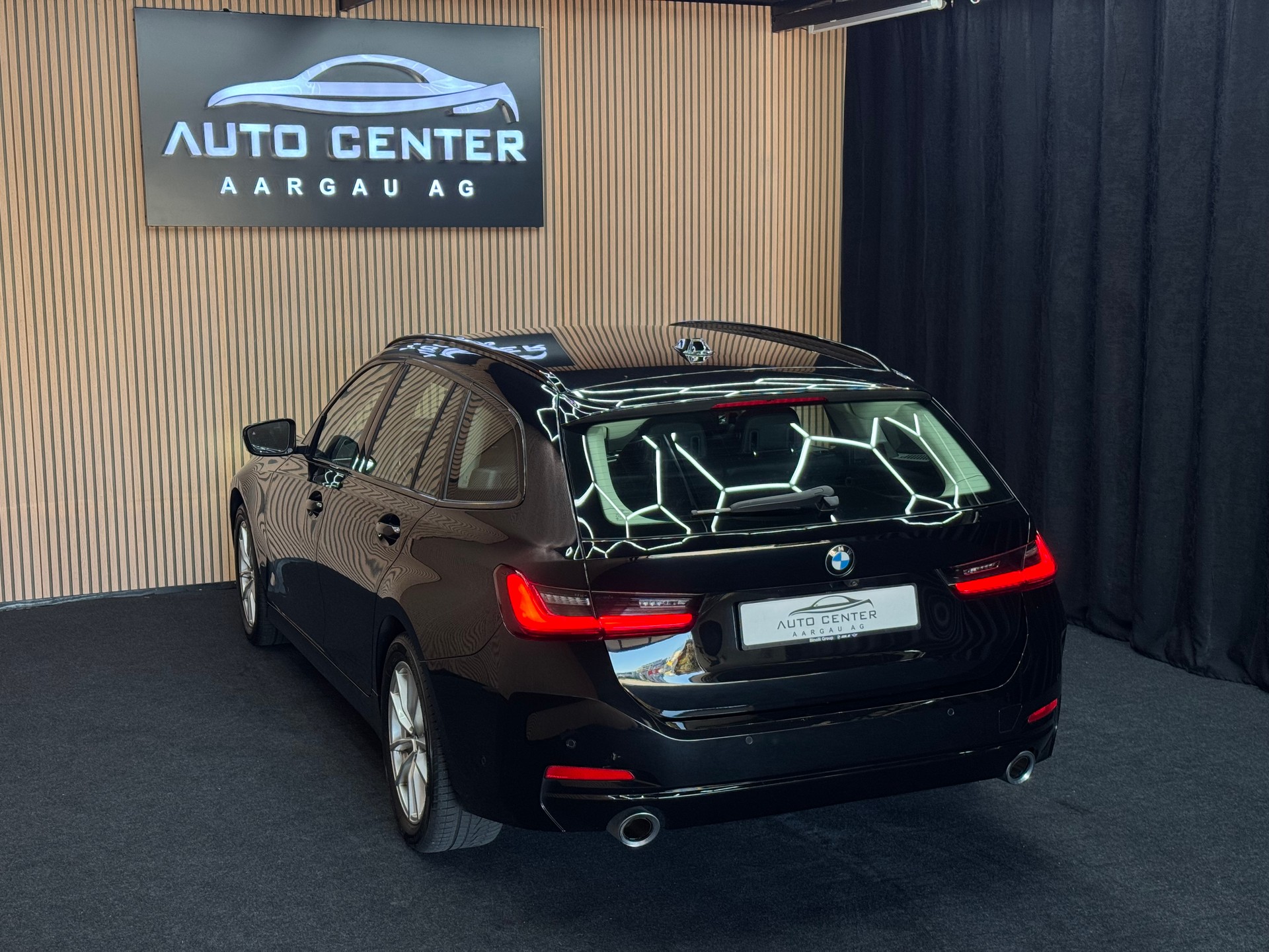 BMW 320d xDrive Touring | 1 Jahr Garantie | Facelift | *ab CHF 279.-/ Monat*-showroom-element-3