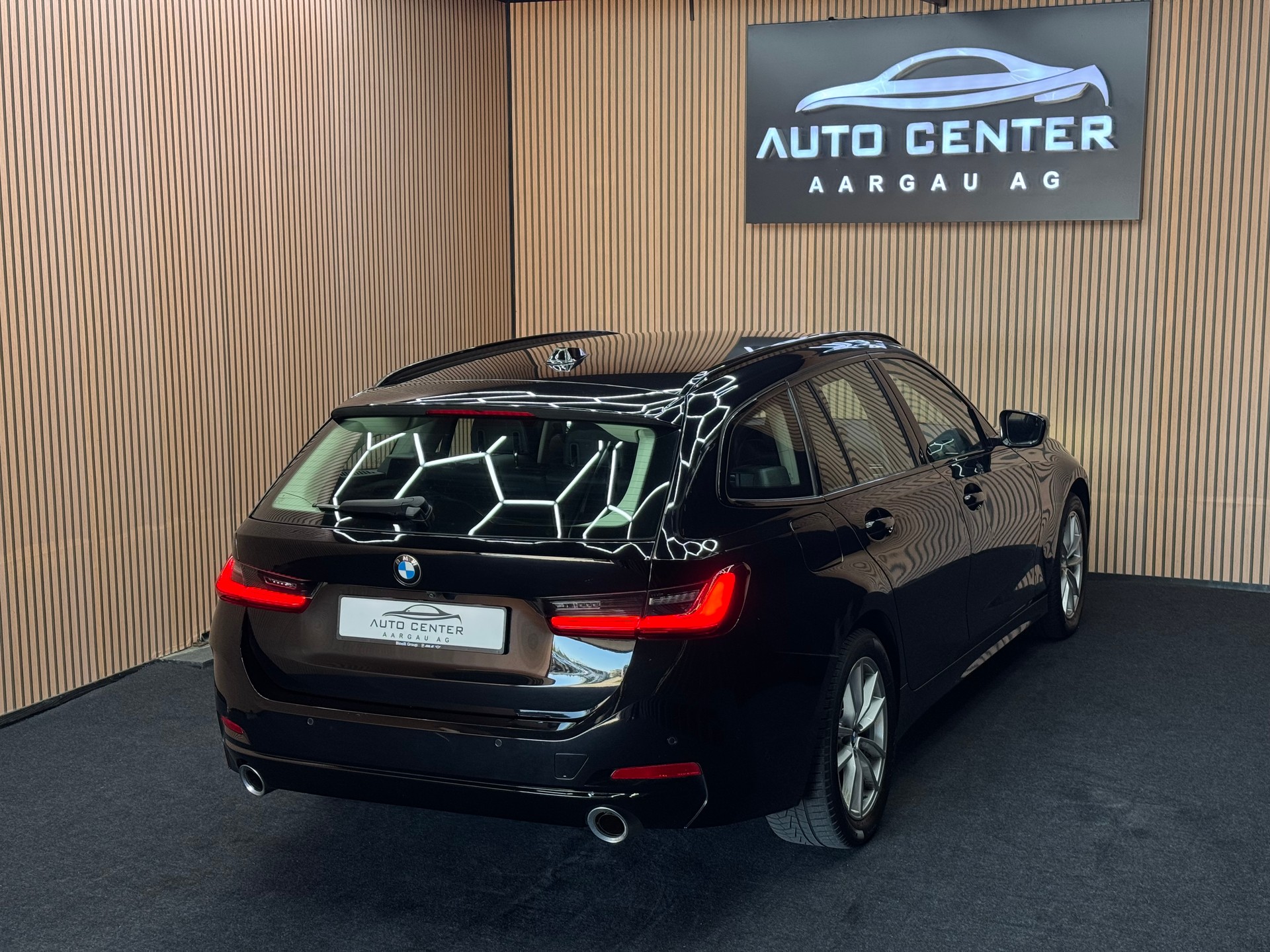 BMW 320d xDrive Touring | 1 Jahr Garantie | Facelift | *ab CHF 279.-/ Monat*-image-4