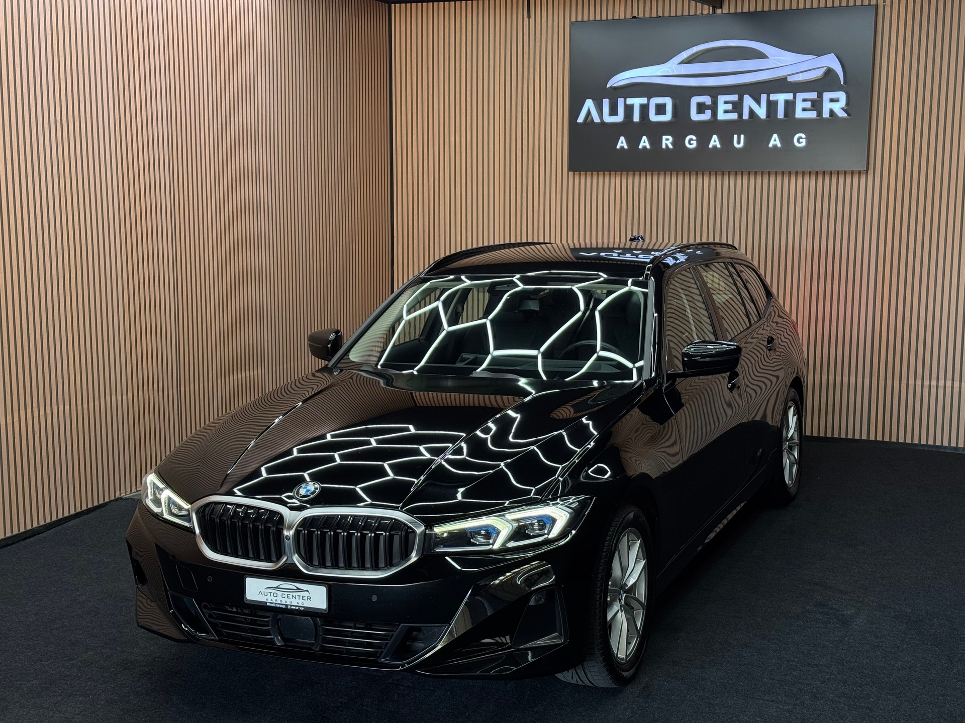 BMW 320d xDrive Touring | 1 Jahr Garantie | Facelift | *ab CHF 279.-/ Monat*-showroom-element-1