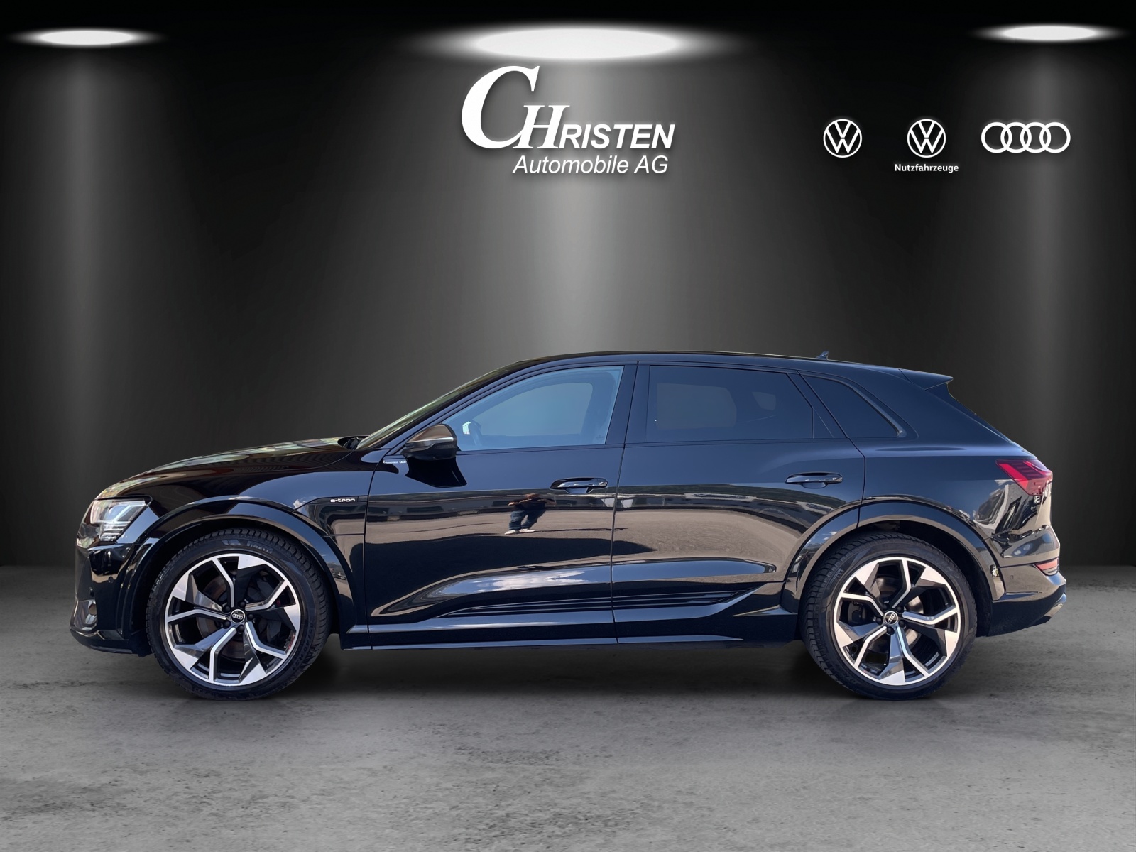 AUDI e-tron S quattro-showroom-element-1