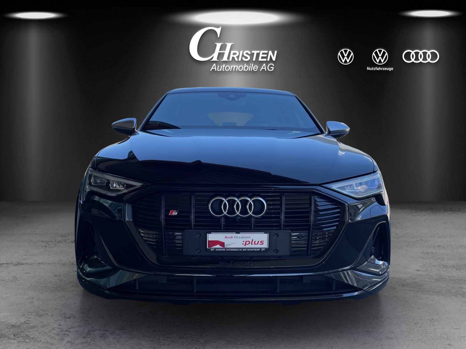 AUDI e-tron S quattro-showroom-element-2