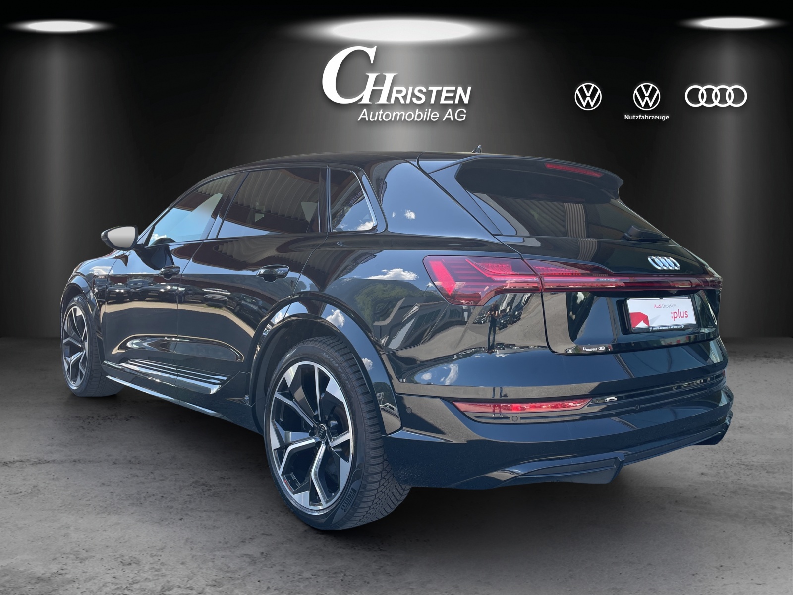 AUDI e-tron S quattro-showroom-element-3