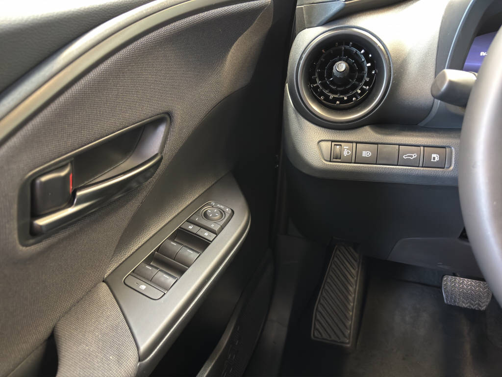 TOYOTA C-HR 1.8 HEV Trend-image-12