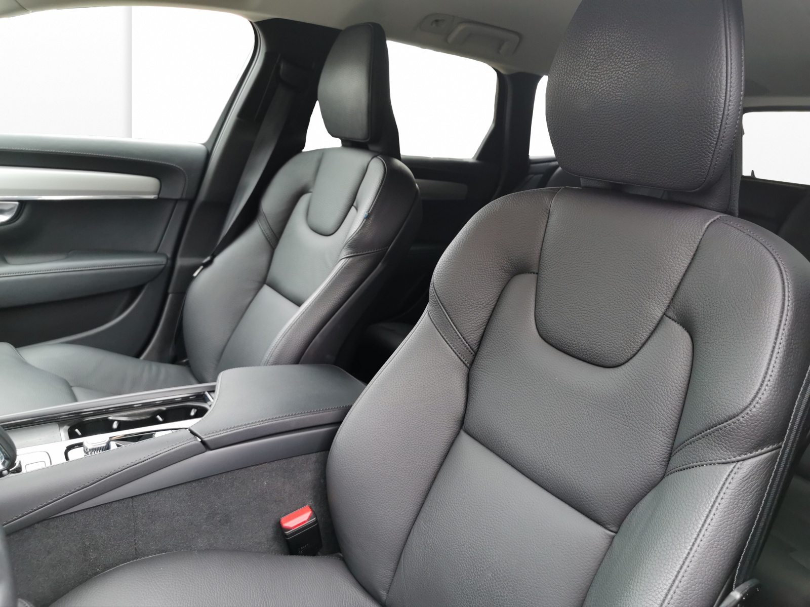 VOLVO V90 Cross Country 2.0 B5 Plus AWD-image-11