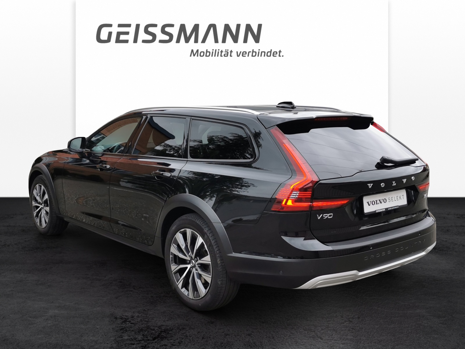 VOLVO V90 Cross Country 2.0 B5 Plus AWD-image-5
