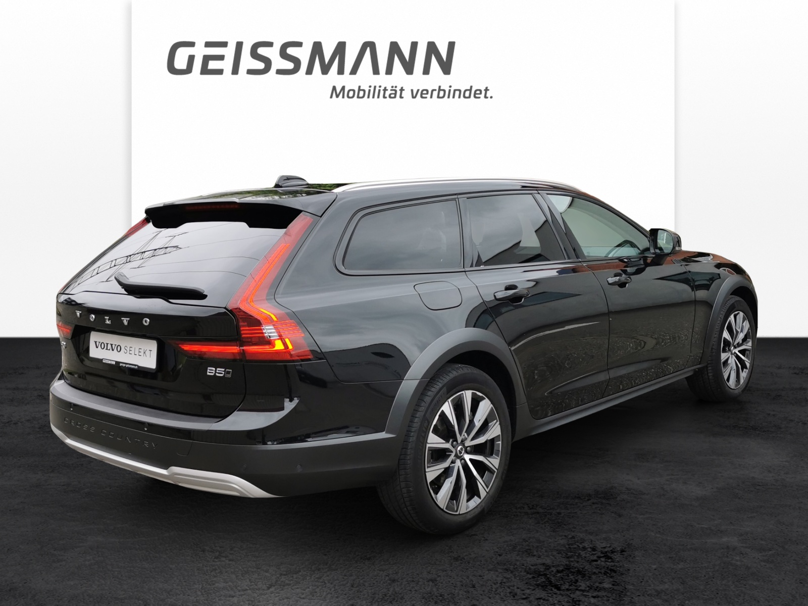 VOLVO V90 Cross Country 2.0 B5 Plus AWD-image-4
