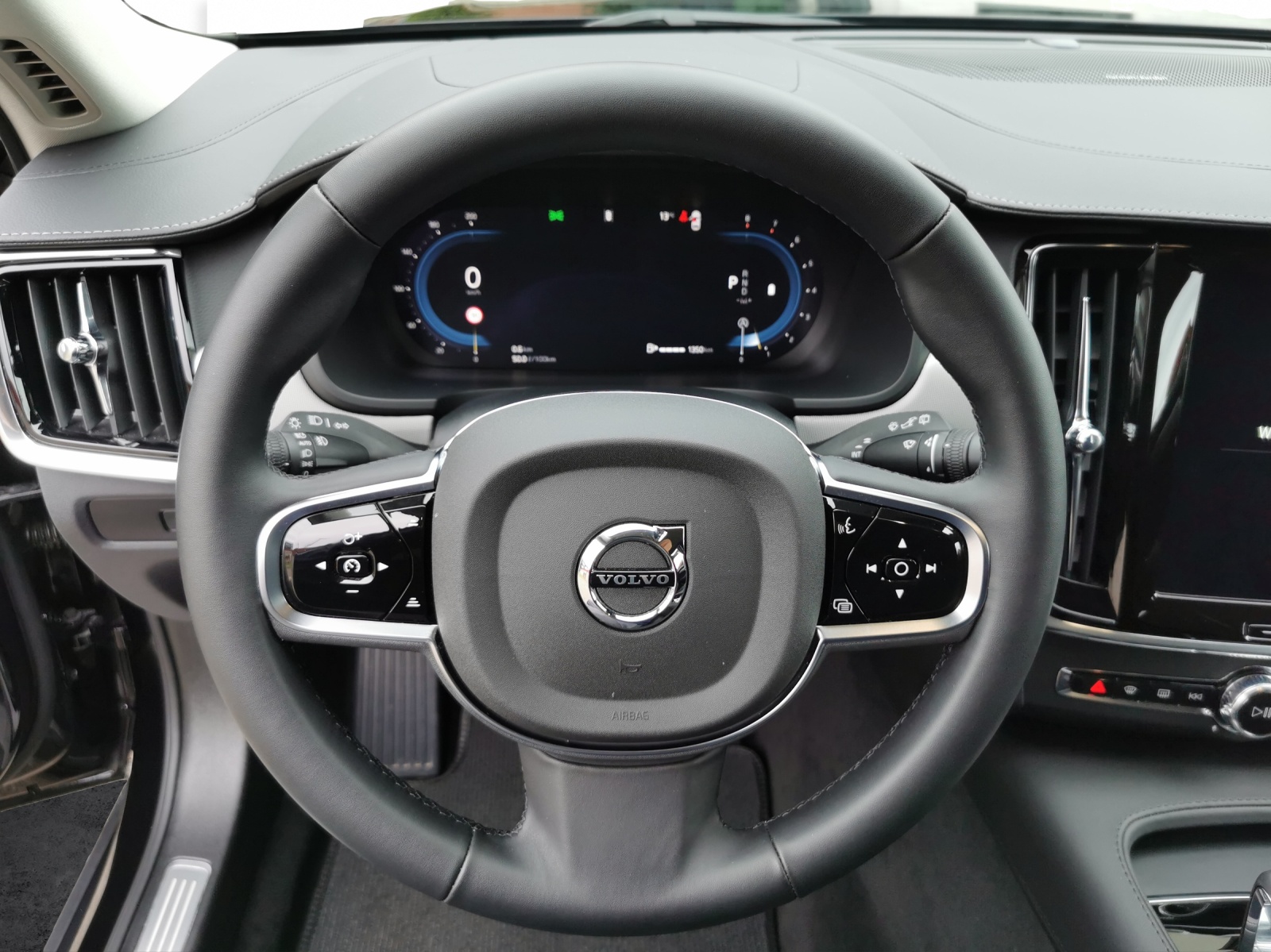 VOLVO V90 Cross Country 2.0 B5 Plus AWD-image-17