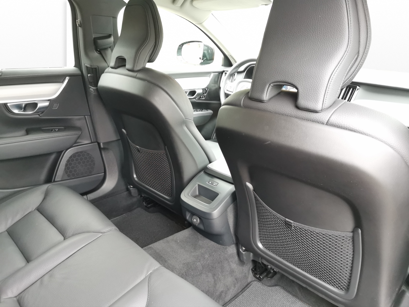 VOLVO V90 Cross Country 2.0 B5 Plus AWD-image-12