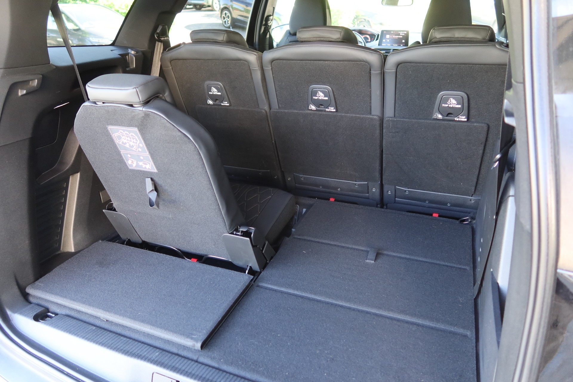 PEUGEOT 5008 2.0 BlueHDi GT-image-11