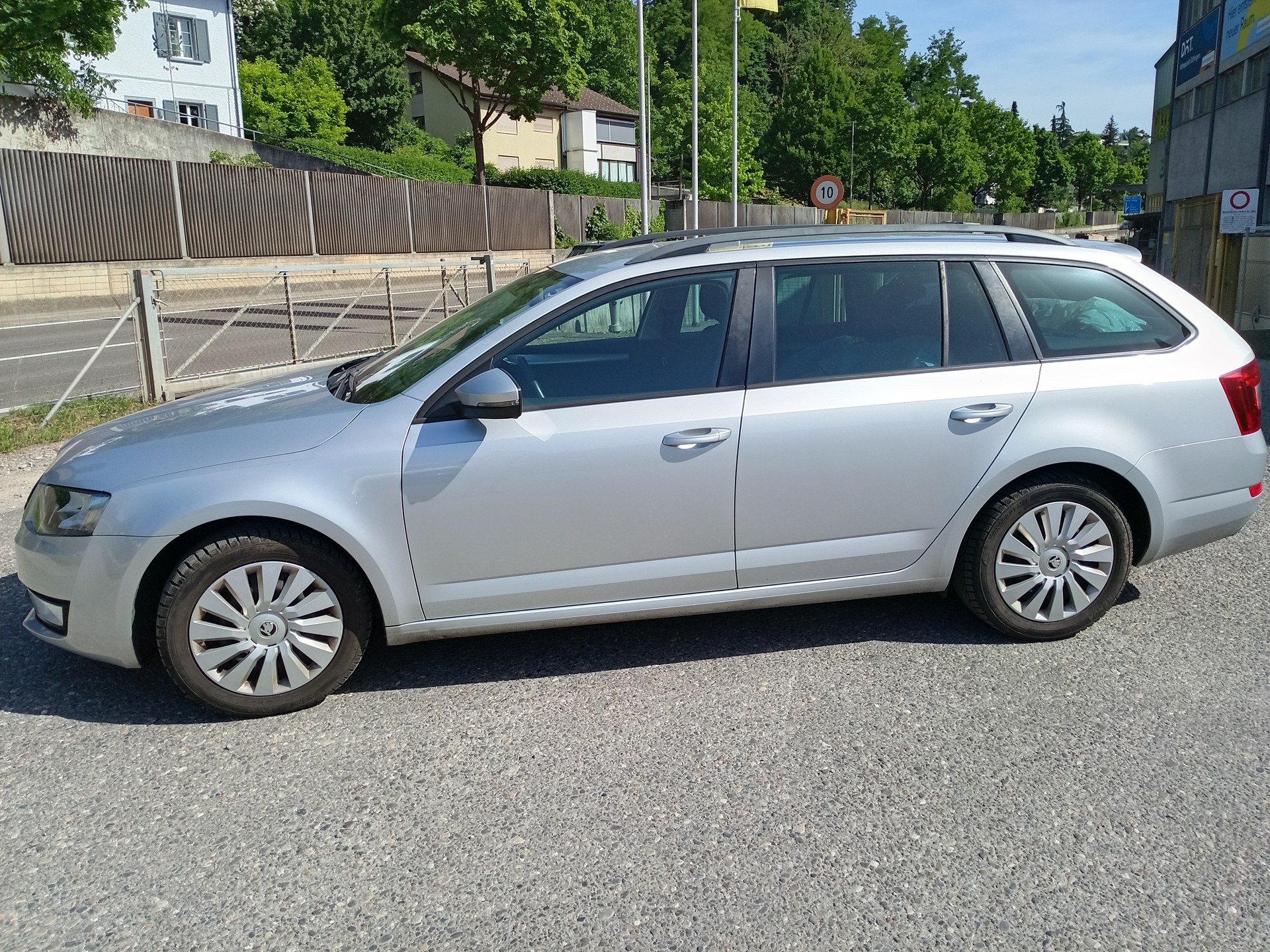 SKODA Octavia Combi 1.6 TDI Fresh DSG-image-2