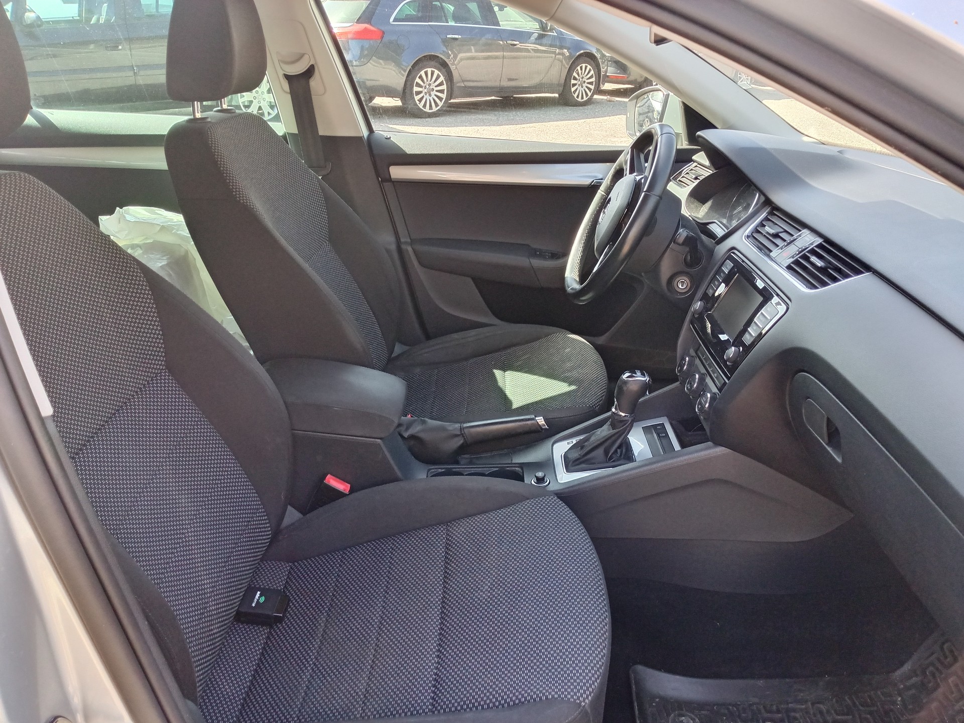 SKODA Octavia Combi 1.6 TDI Fresh DSG-image-10