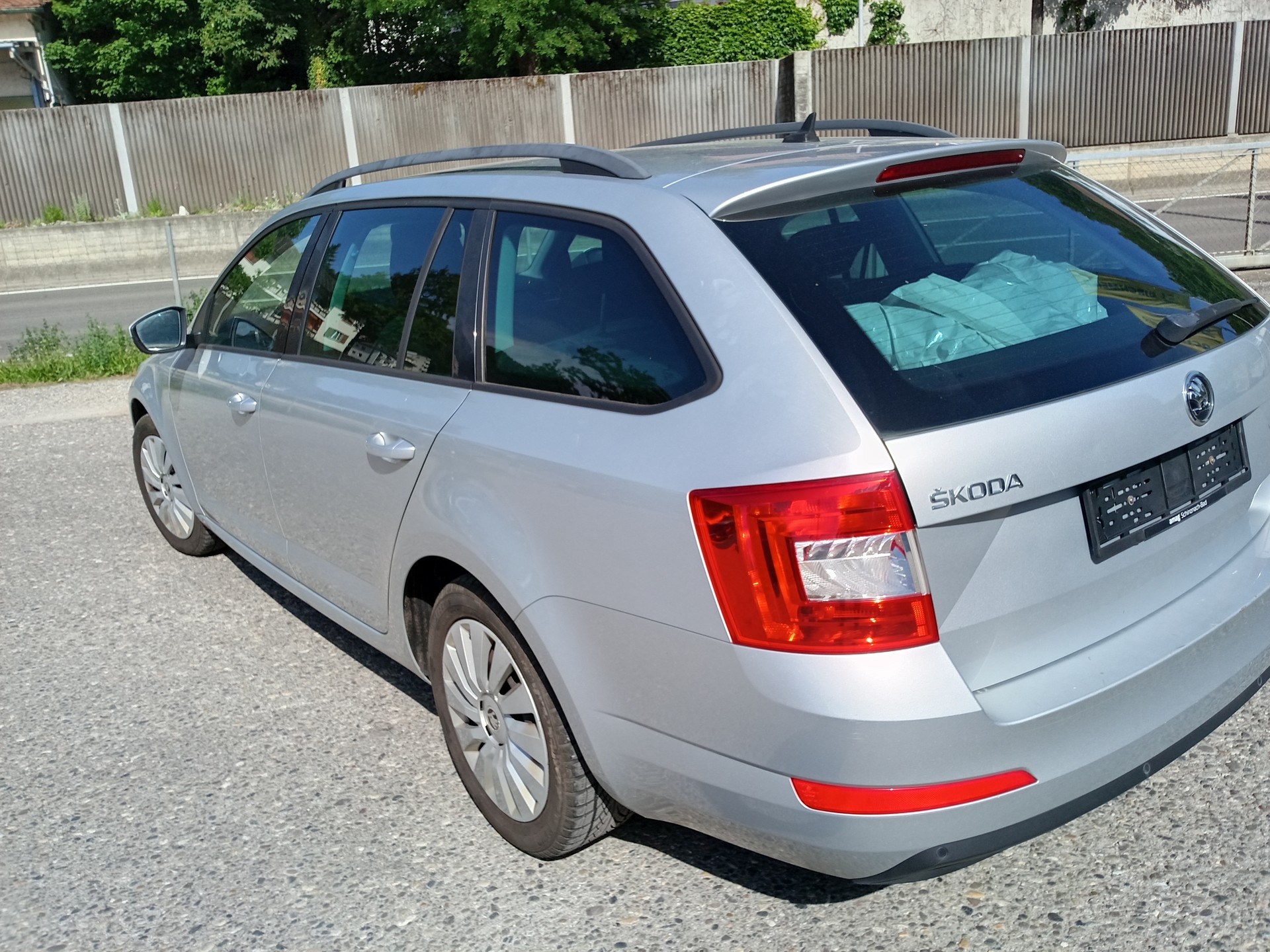 SKODA Octavia Combi 1.6 TDI Fresh DSG-image-7