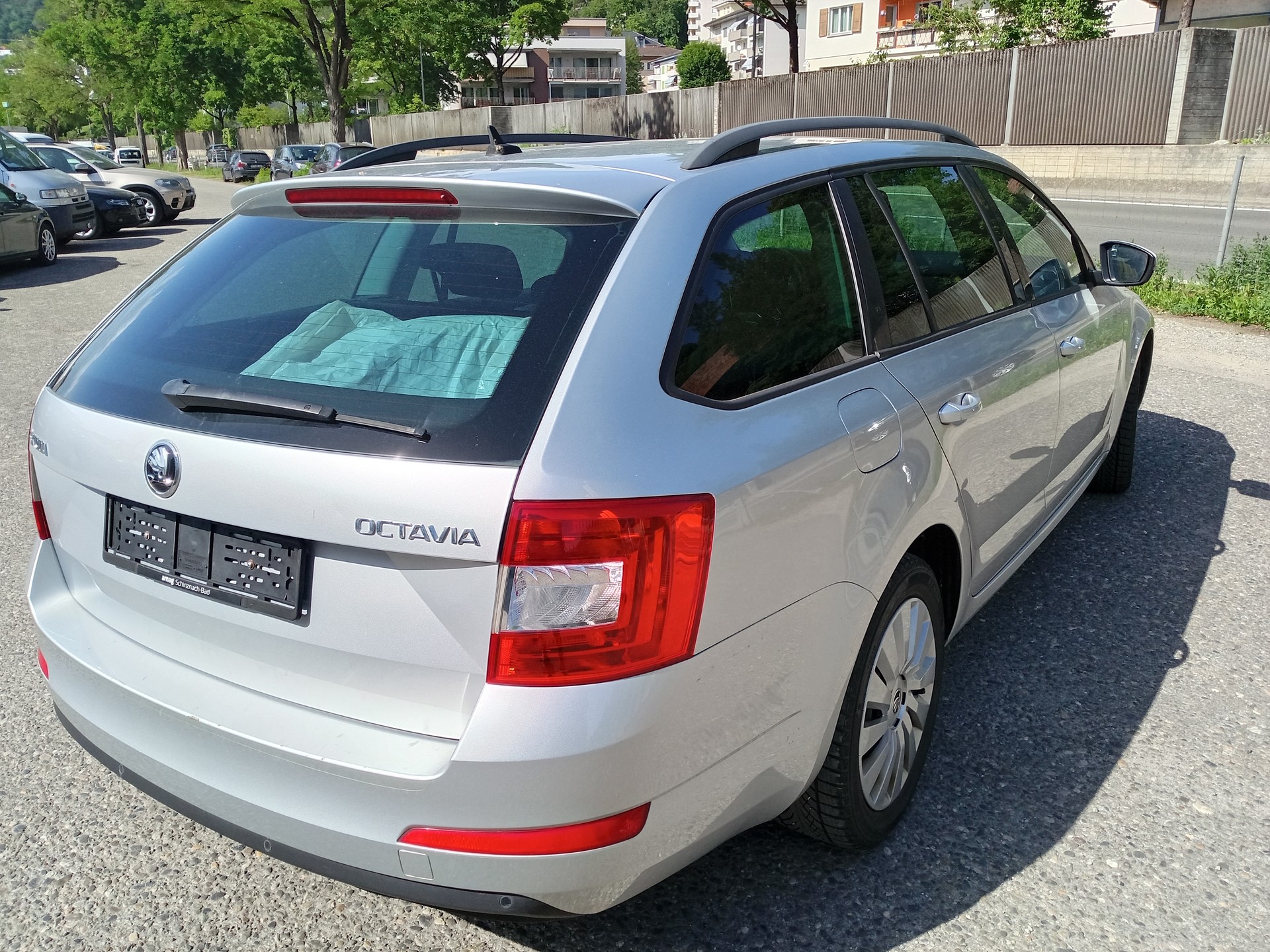 SKODA Octavia Combi 1.6 TDI Fresh DSG-image-5