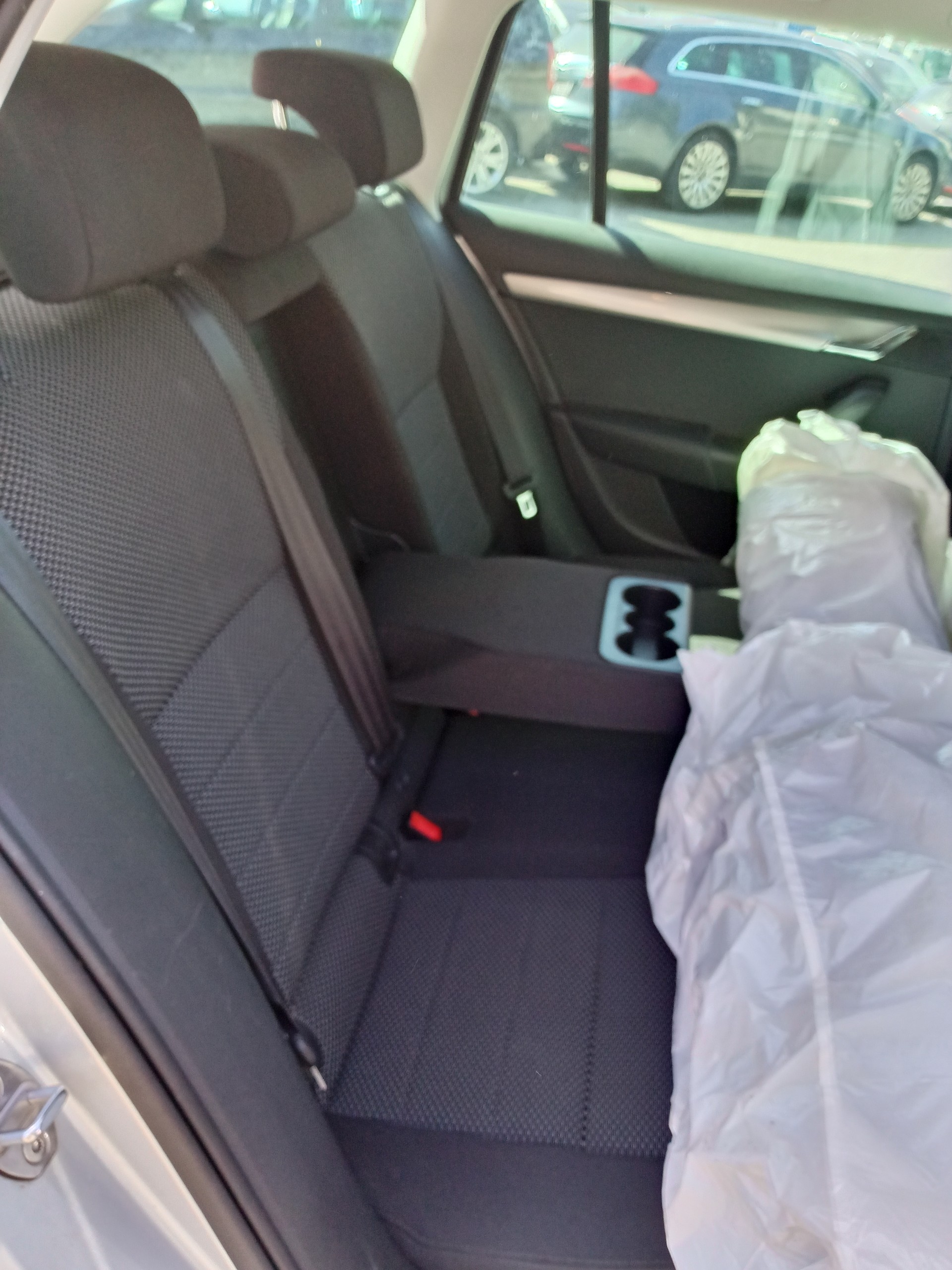 SKODA Octavia Combi 1.6 TDI Fresh DSG-image-8