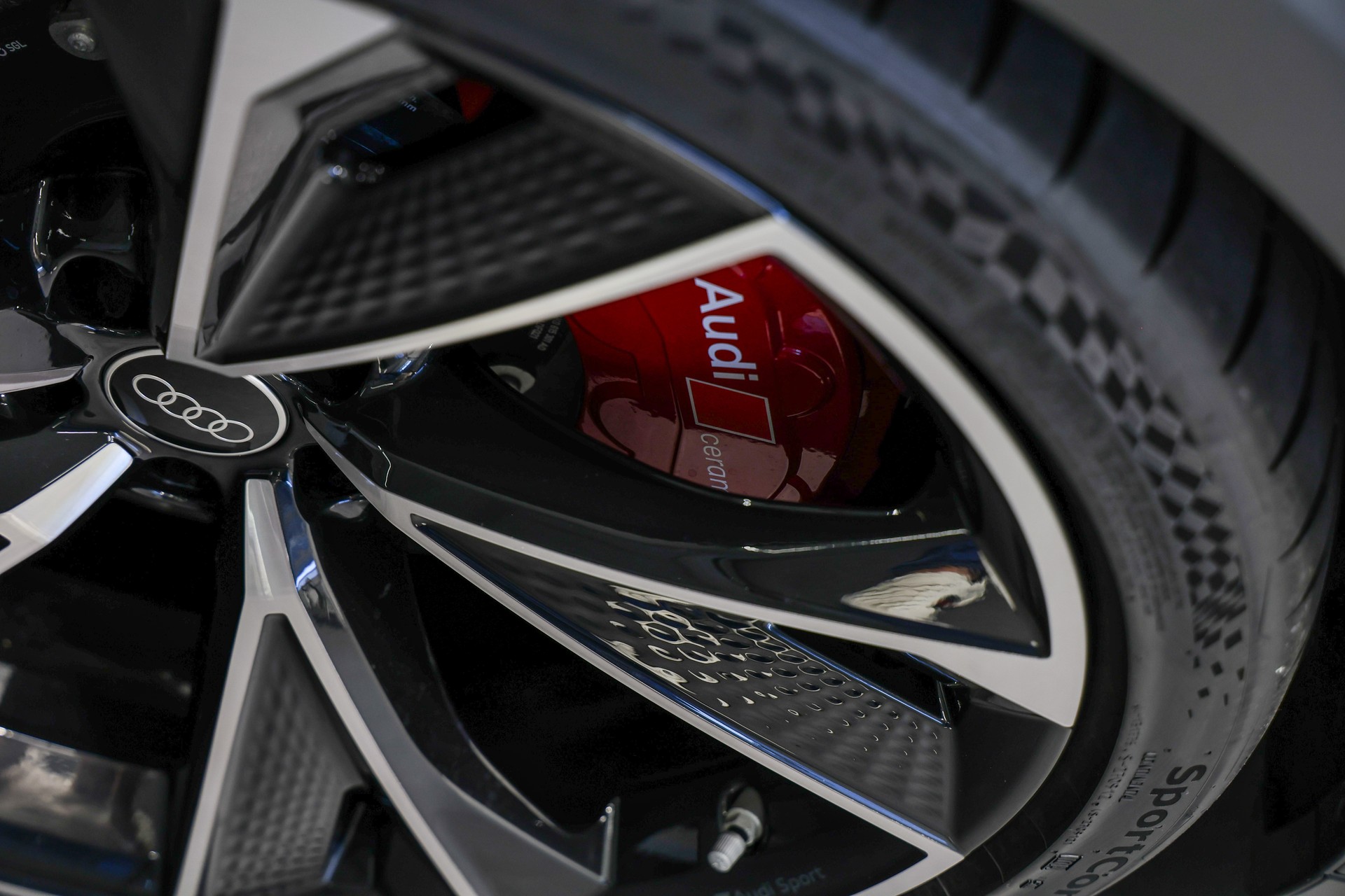 AUDI RS7 Sportback MHEV *Mattlackierung Audi Exclusive*Vollaustattung*Dynamik-Paket Plus*-image-16