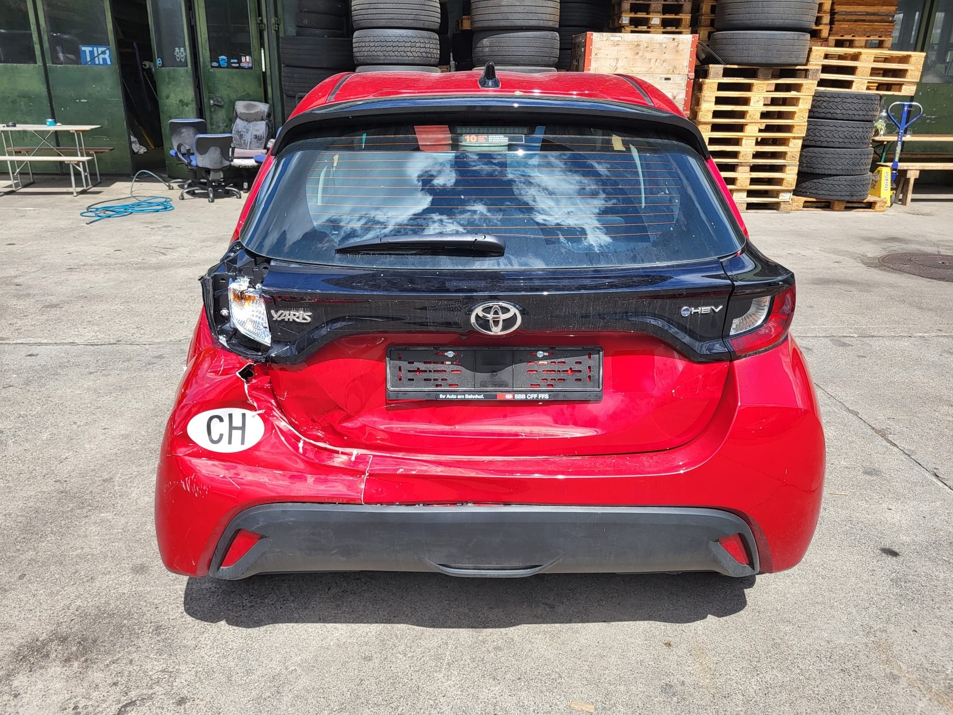 TOYOTA Yaris 1.5 Comfort e-CVT-image-4