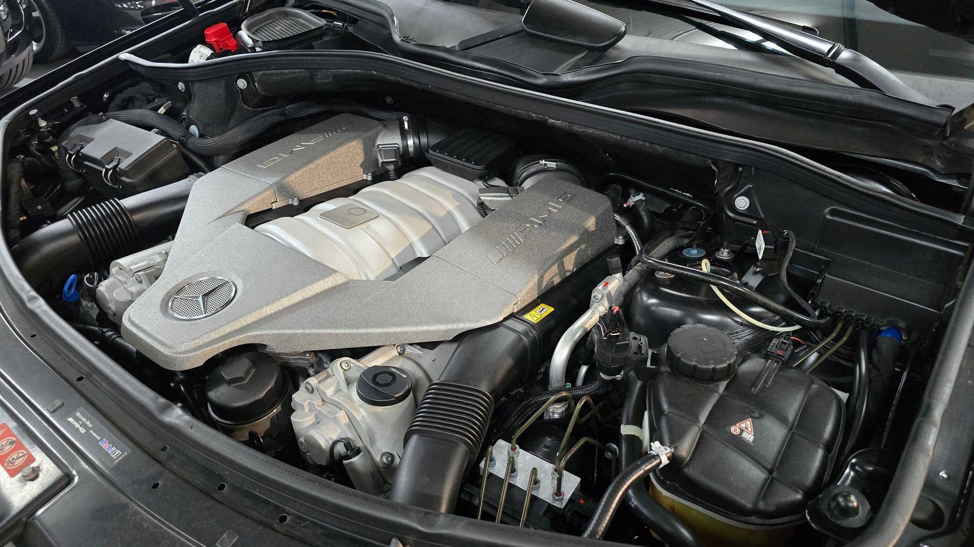 MERCEDES-BENZ ML 63 AMG 4Matic 7G-Tronic-image-27